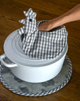 Hen Pot Pincher