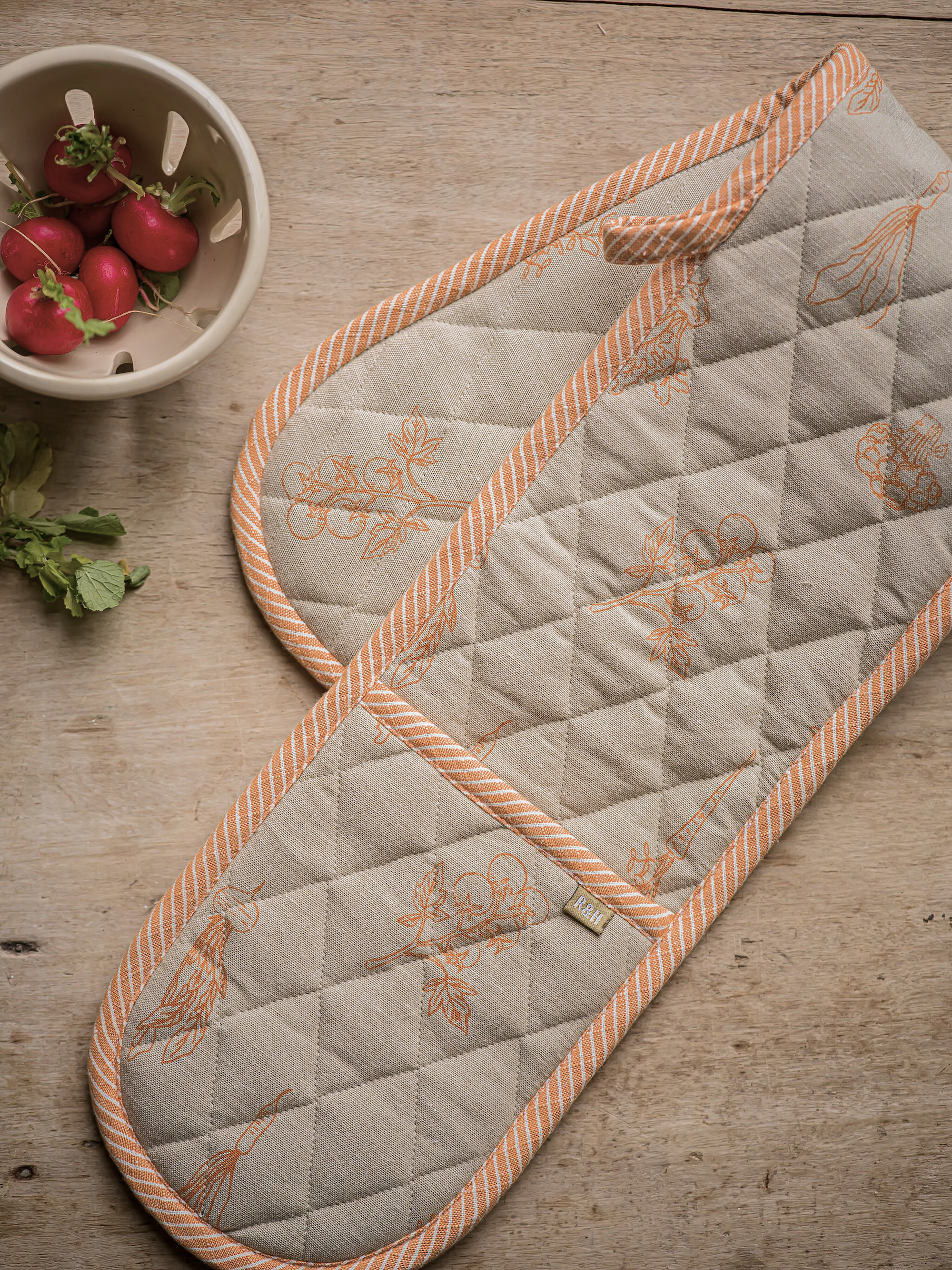 The Vegetable Patch Oven Glove | Carrot