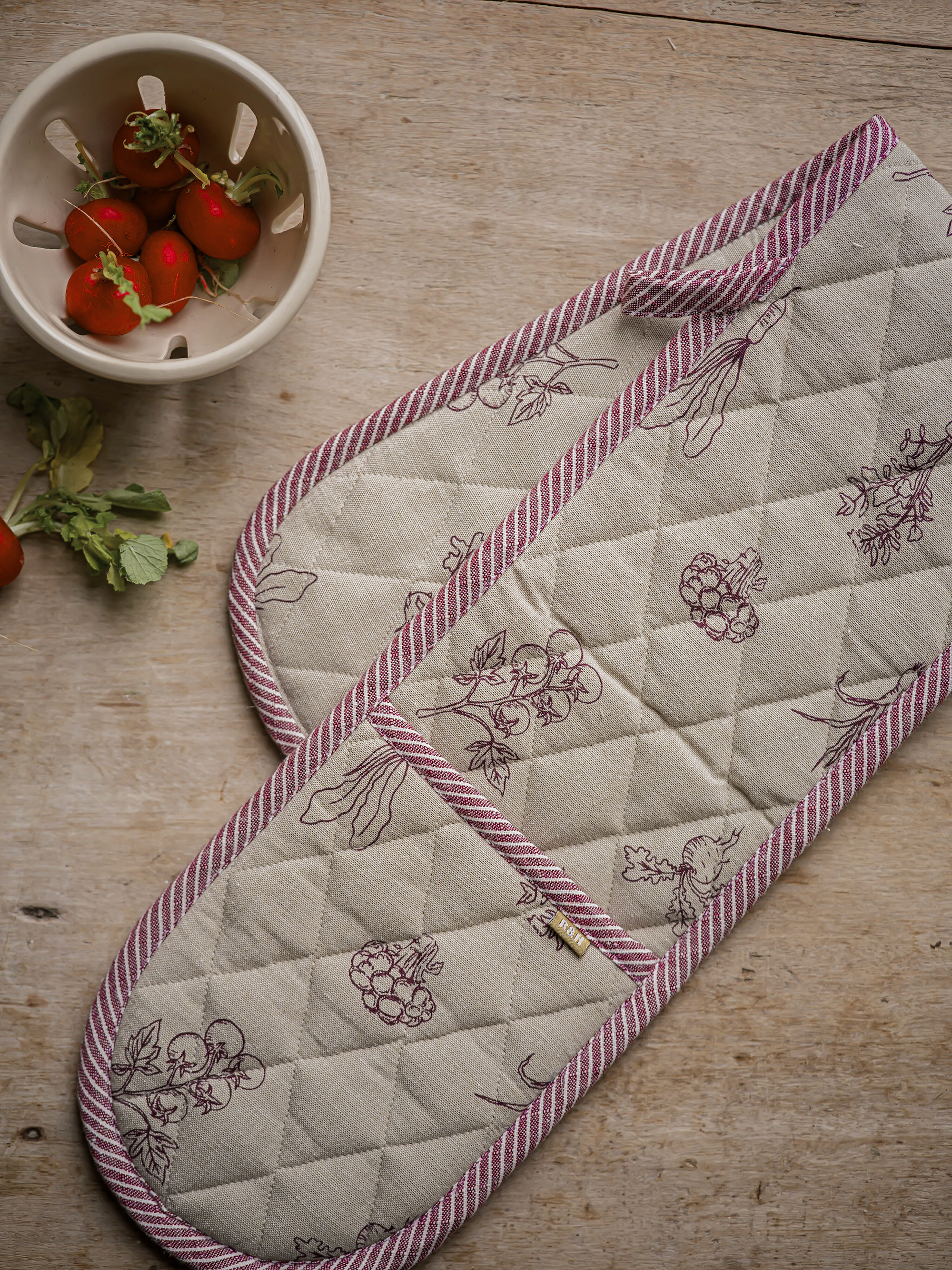 The Vegetable Patch Oven Glove | Beetroot