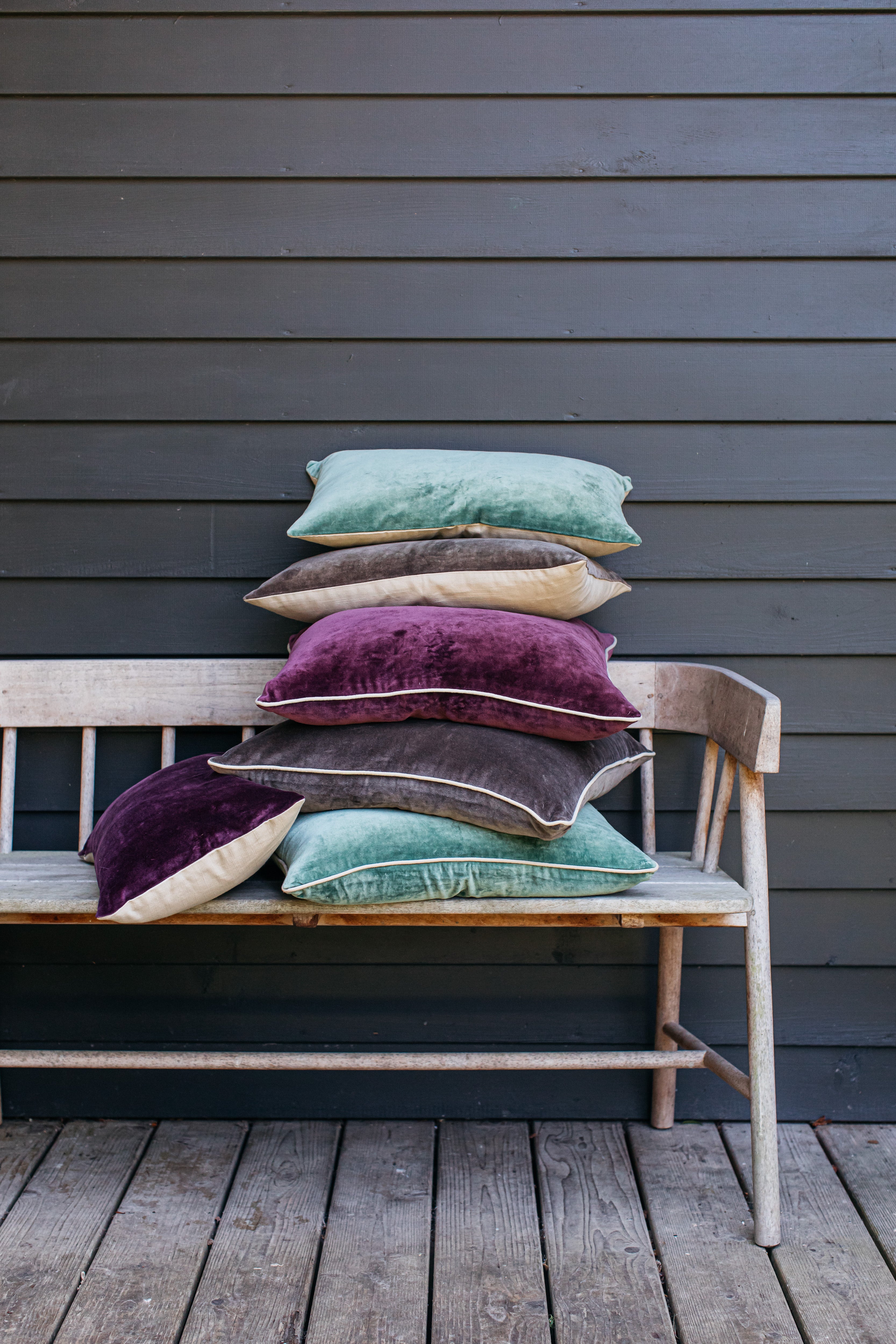 Unari Velvet Cushion | Cappuccino