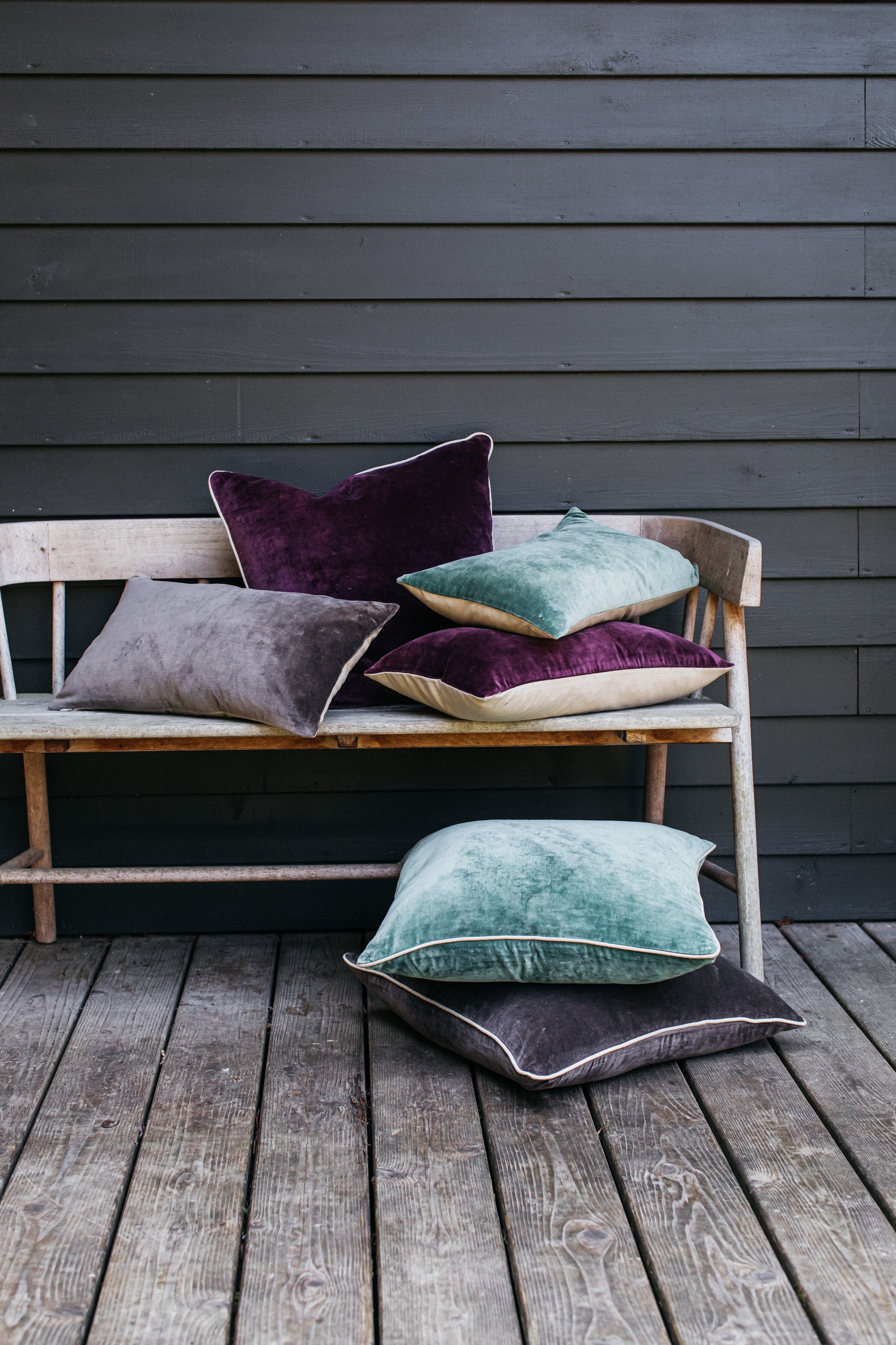 Unari Velvet Cushion | Cappuccino