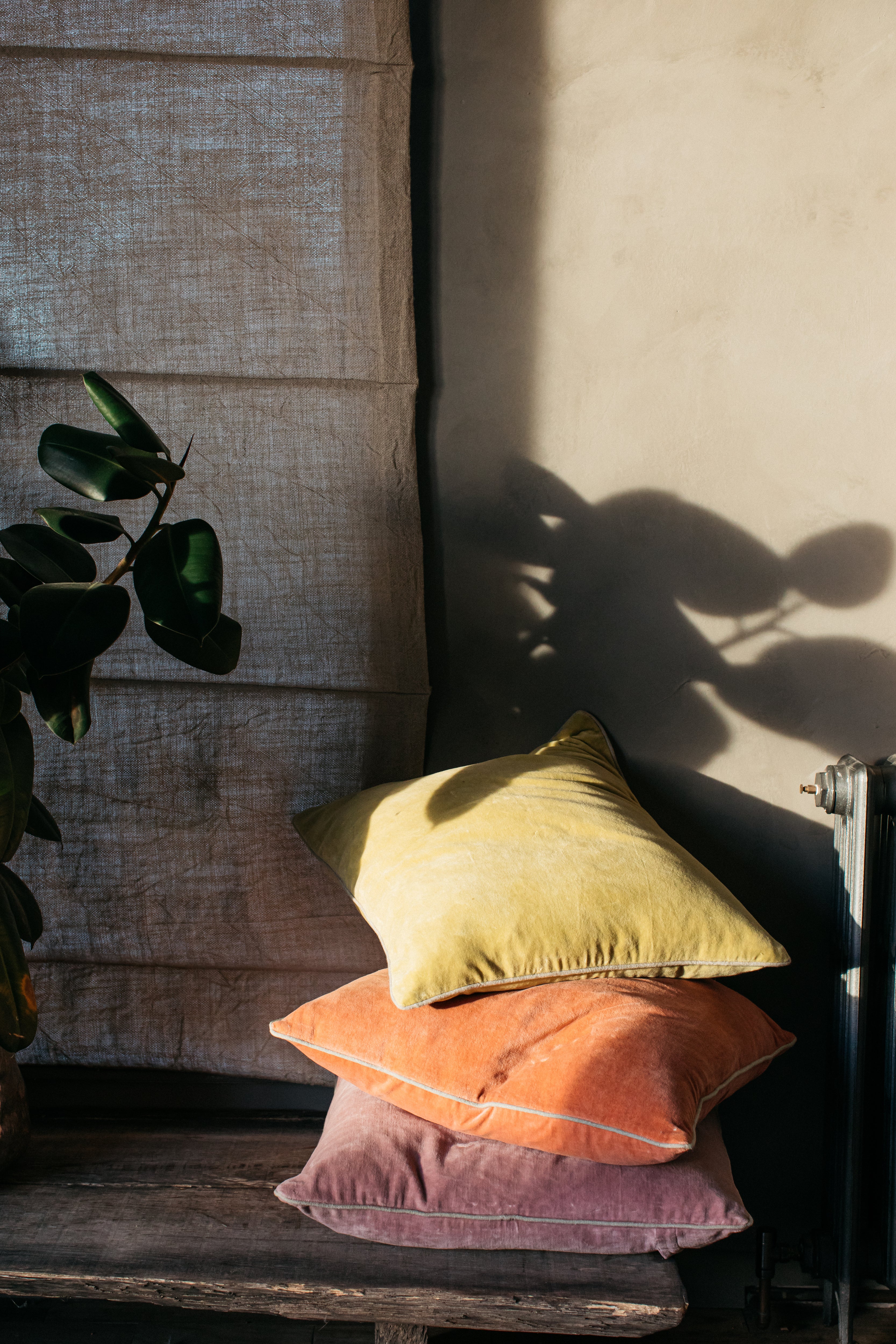 Unari Velvet Cushion | Coral