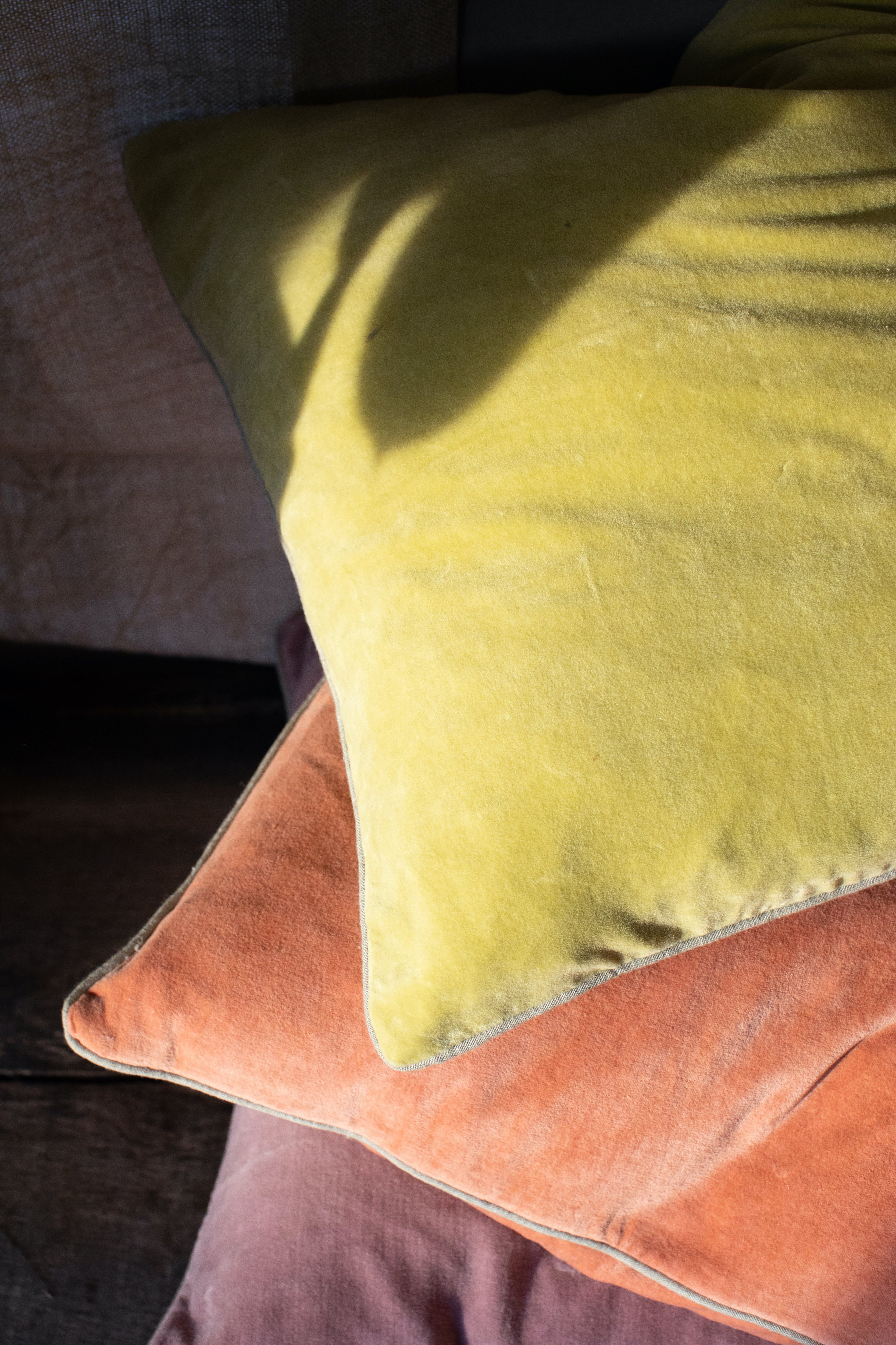 Unari Velvet Cushion | Coral