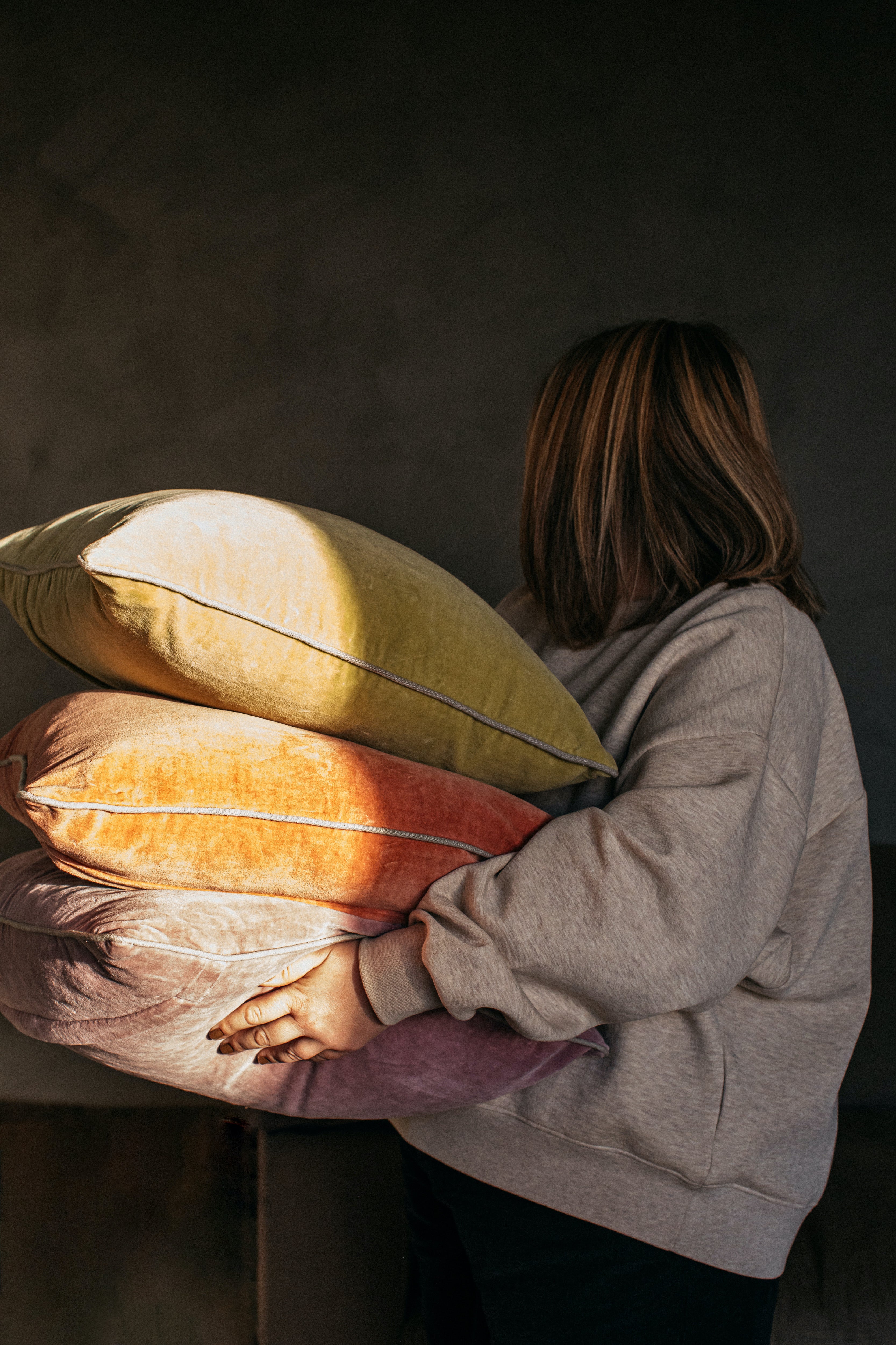 Unari Velvet Cushion | Mauve