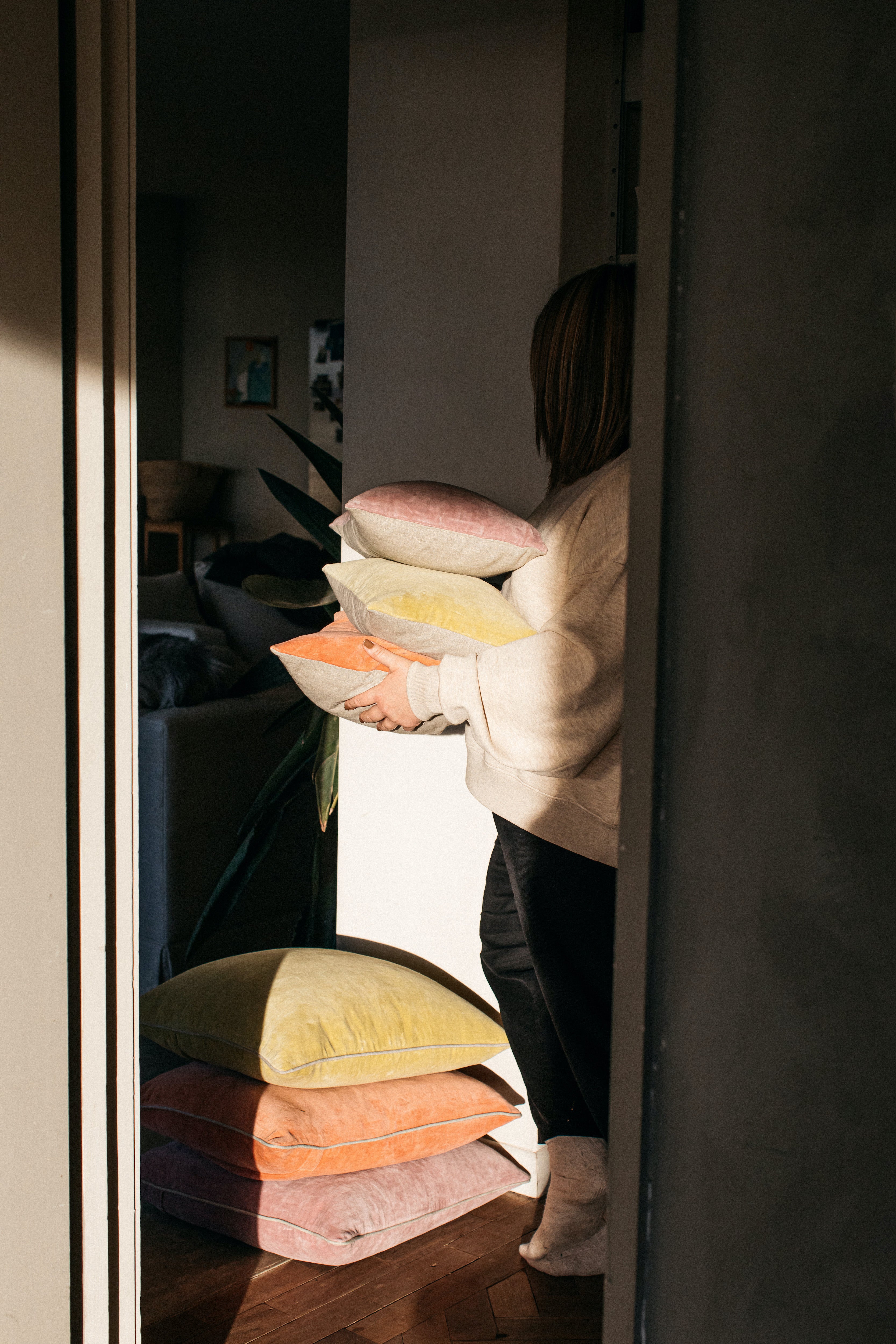 Unari Velvet Cushion | Coral