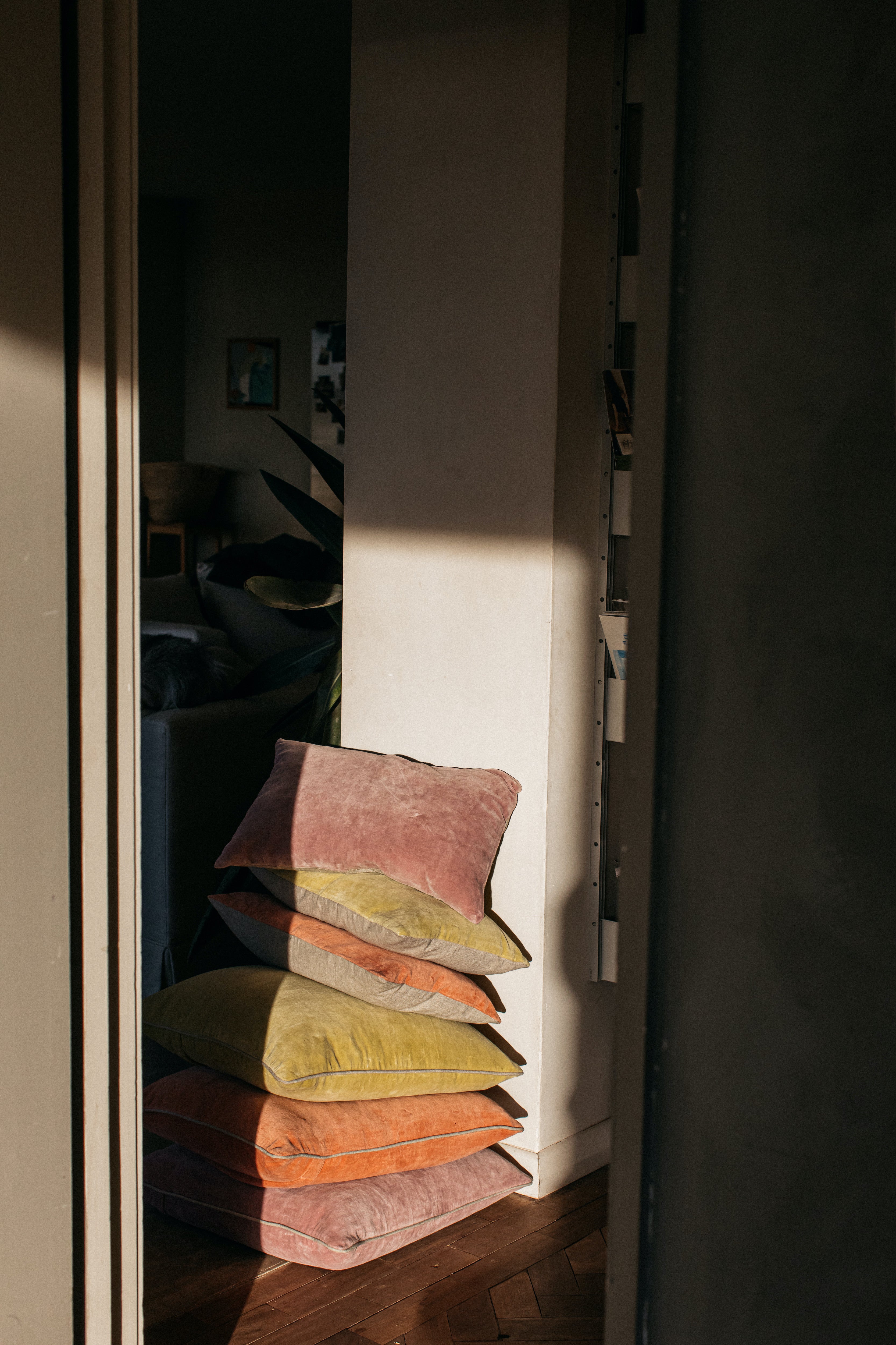 Misi Velvet Cushion | Olive