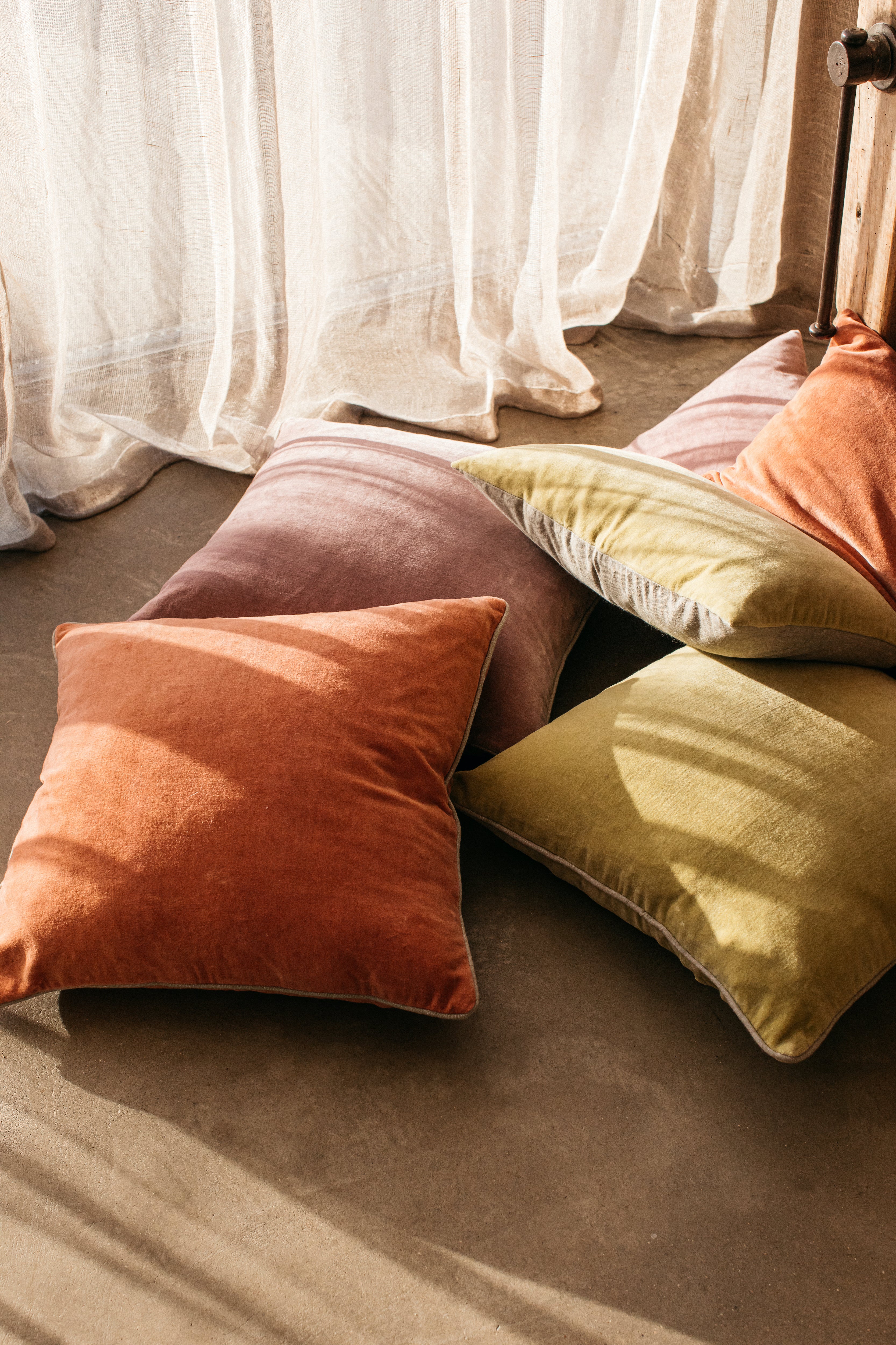 Unari Velvet Cushion | Mauve