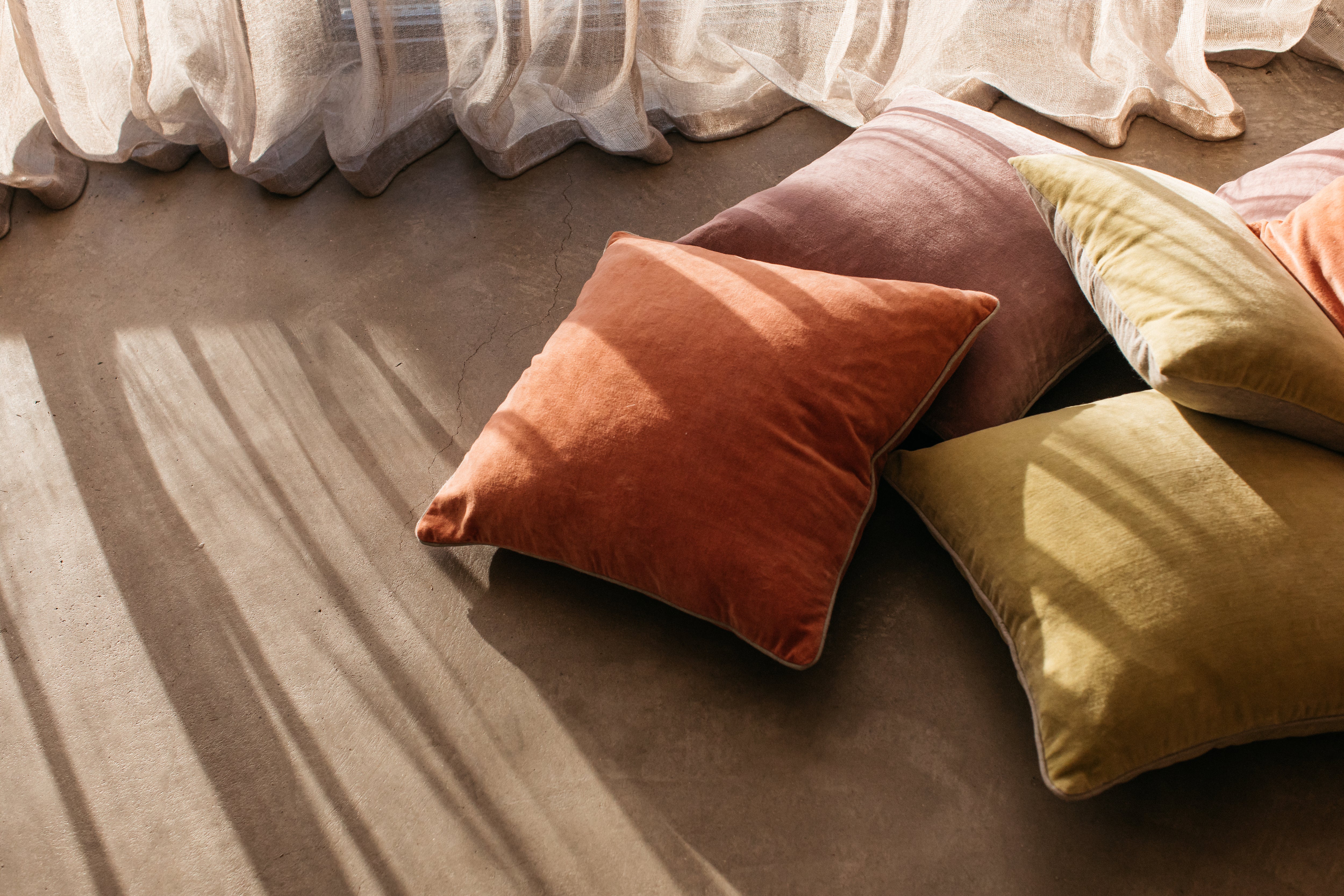 Unari Velvet Cushion | Mauve