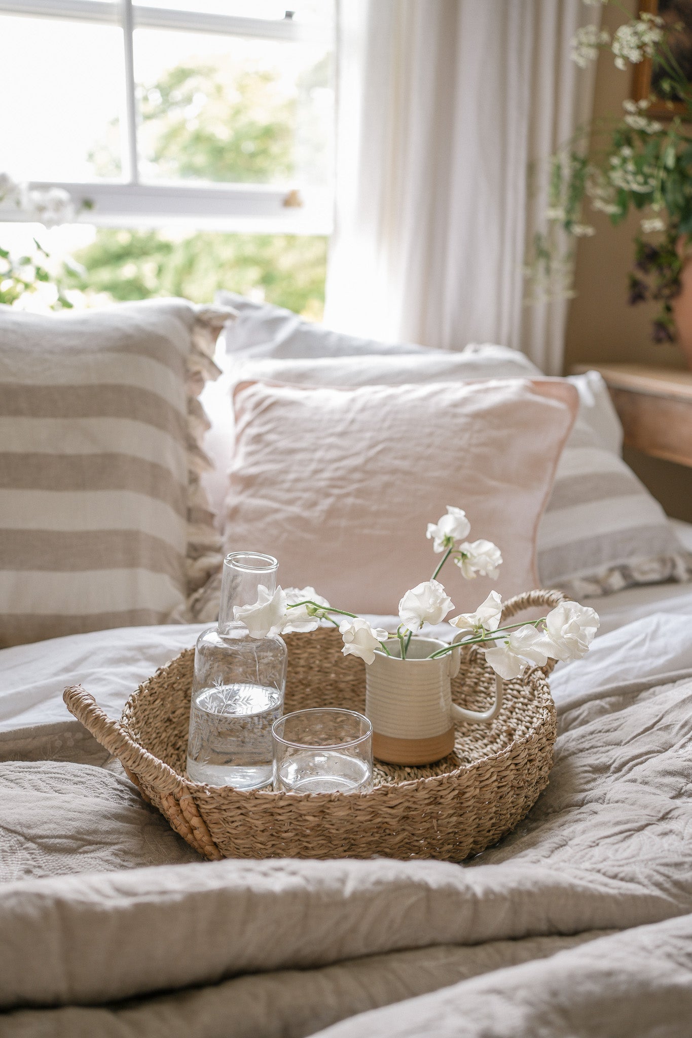 Stoneware Kulampu Jug | Milk White