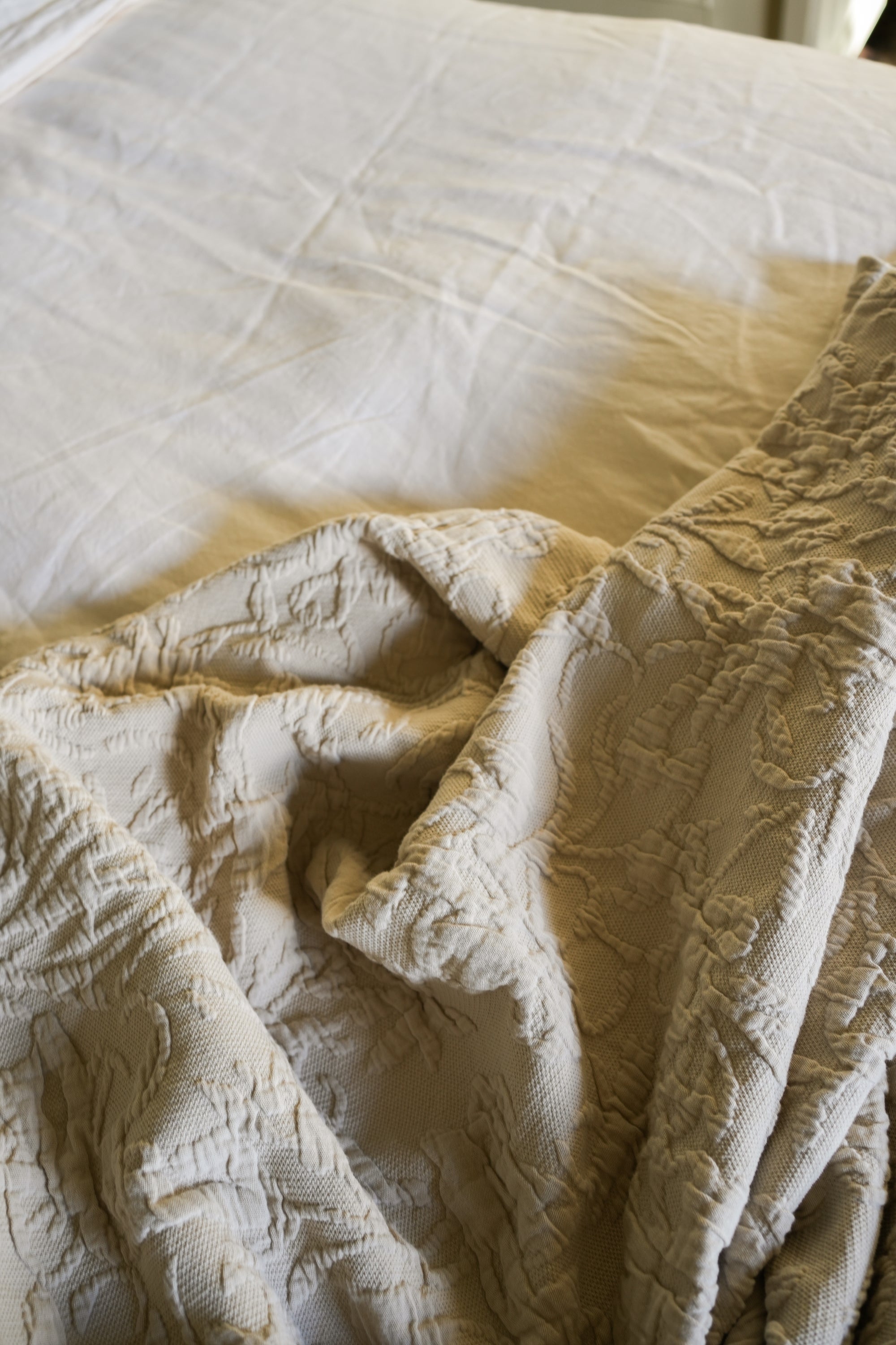 The Chatsworth Bedspread | Antique White