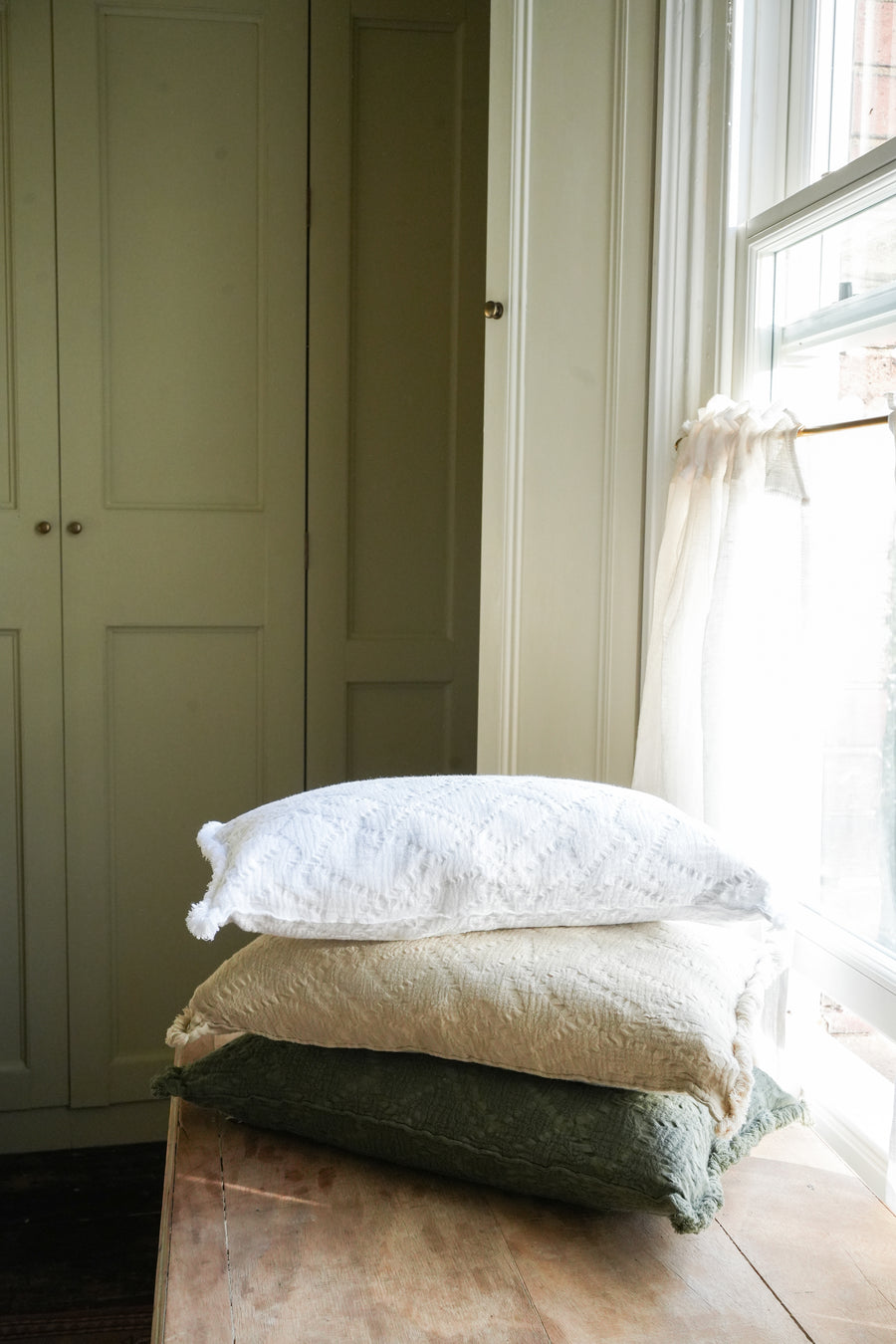 The Chantilly Cushion | White