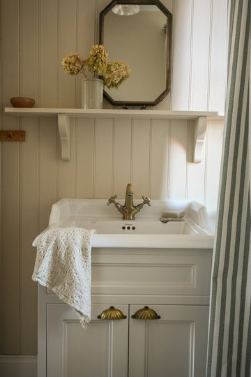 The Chantilly Hand Towel | Antique White