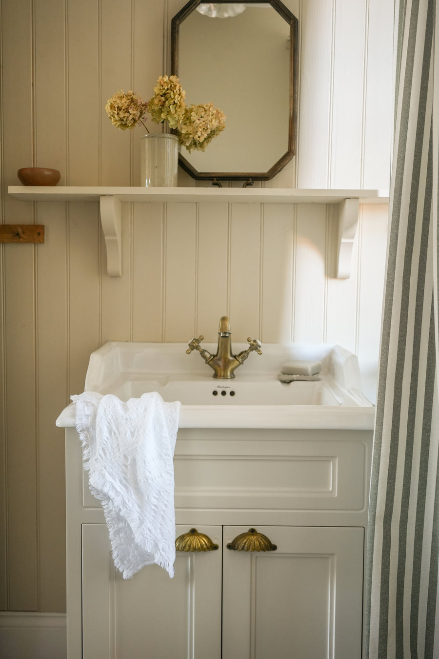 The Chantilly Hand Towel | White