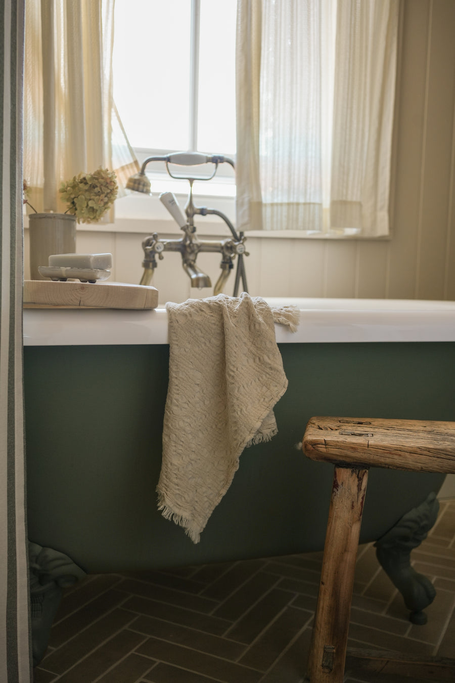 The Chantilly Hand Towel | Antique White