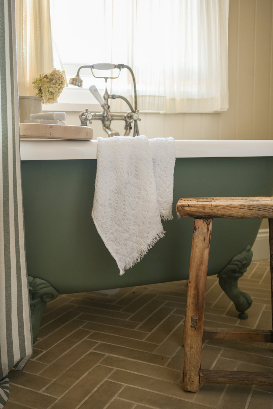 The Chantilly Hand Towel | White