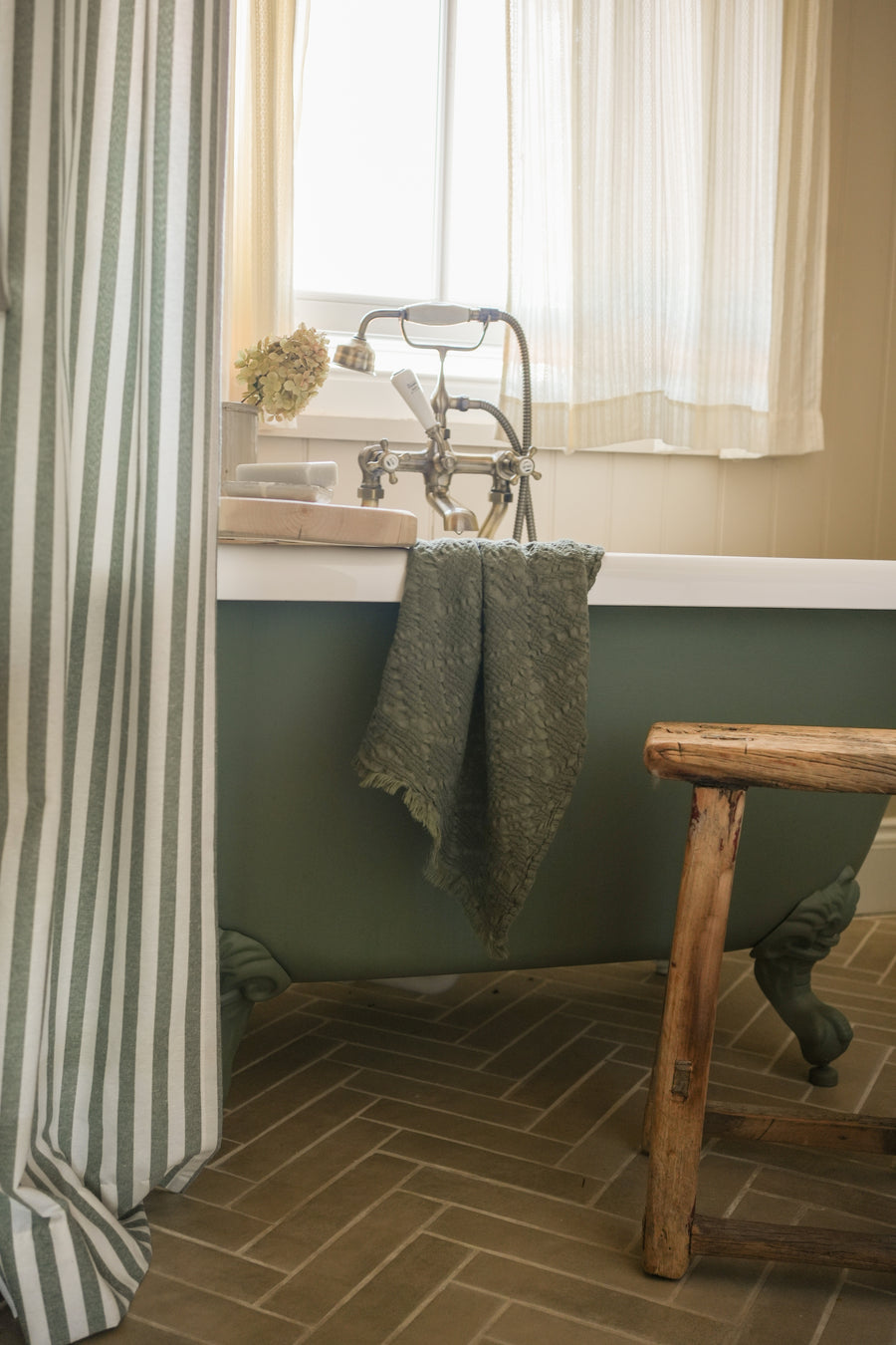 The Chantilly Hand Towel | Olive