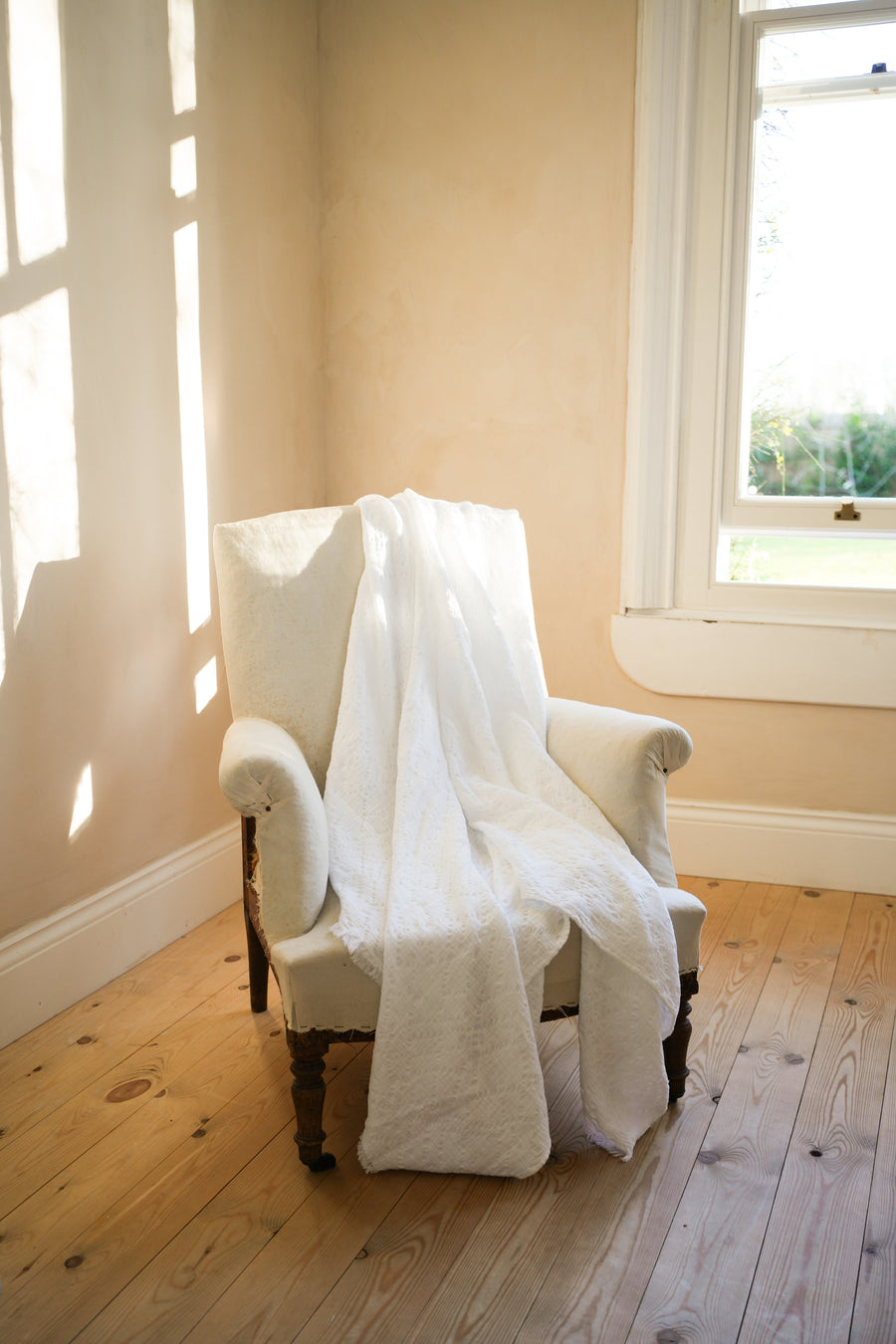 The Chantilly Throw | White