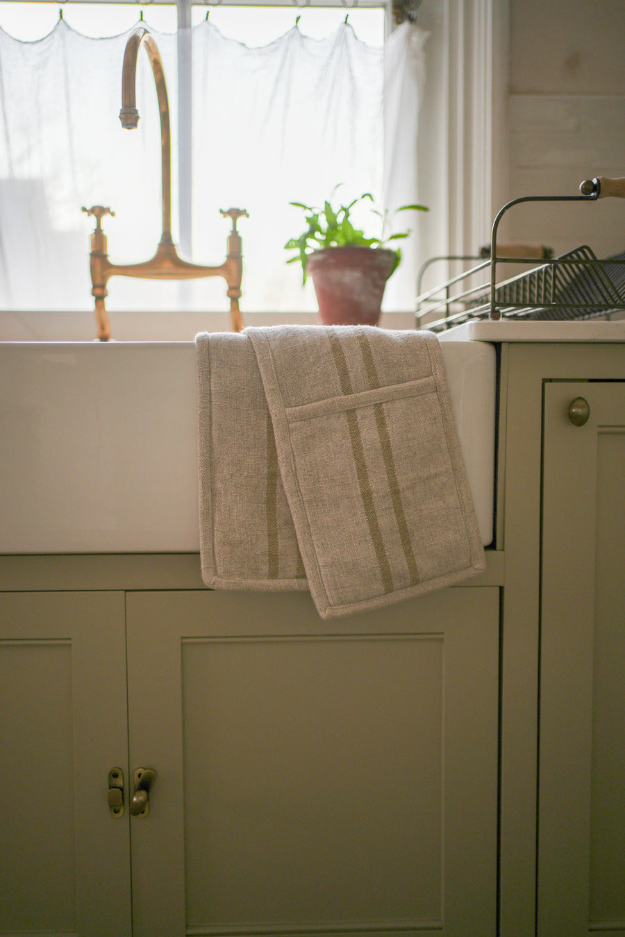 The Timeless Linen Oven Glove - Antique Cream