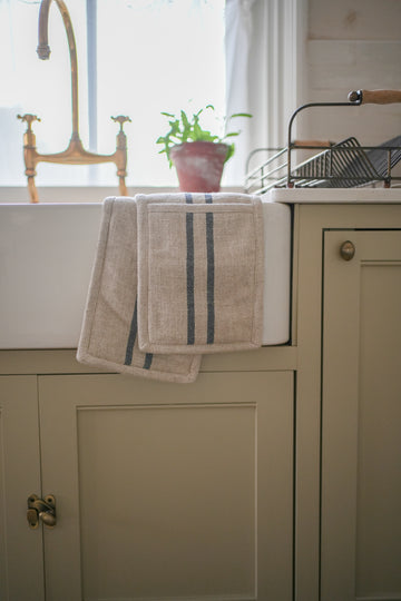 The Timeless Linen Oven Glove - Blue