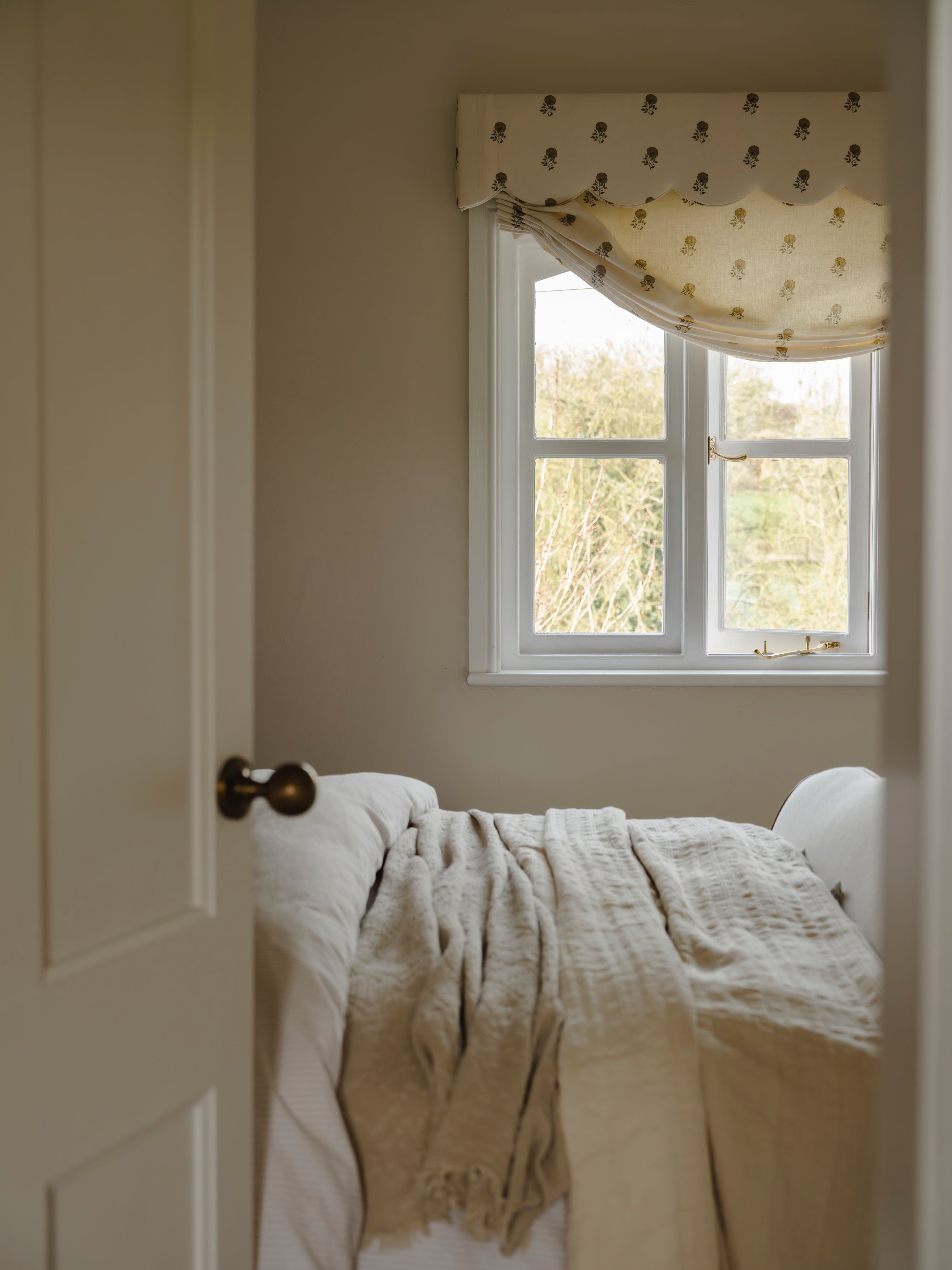 The Chantilly Throw | Antique White