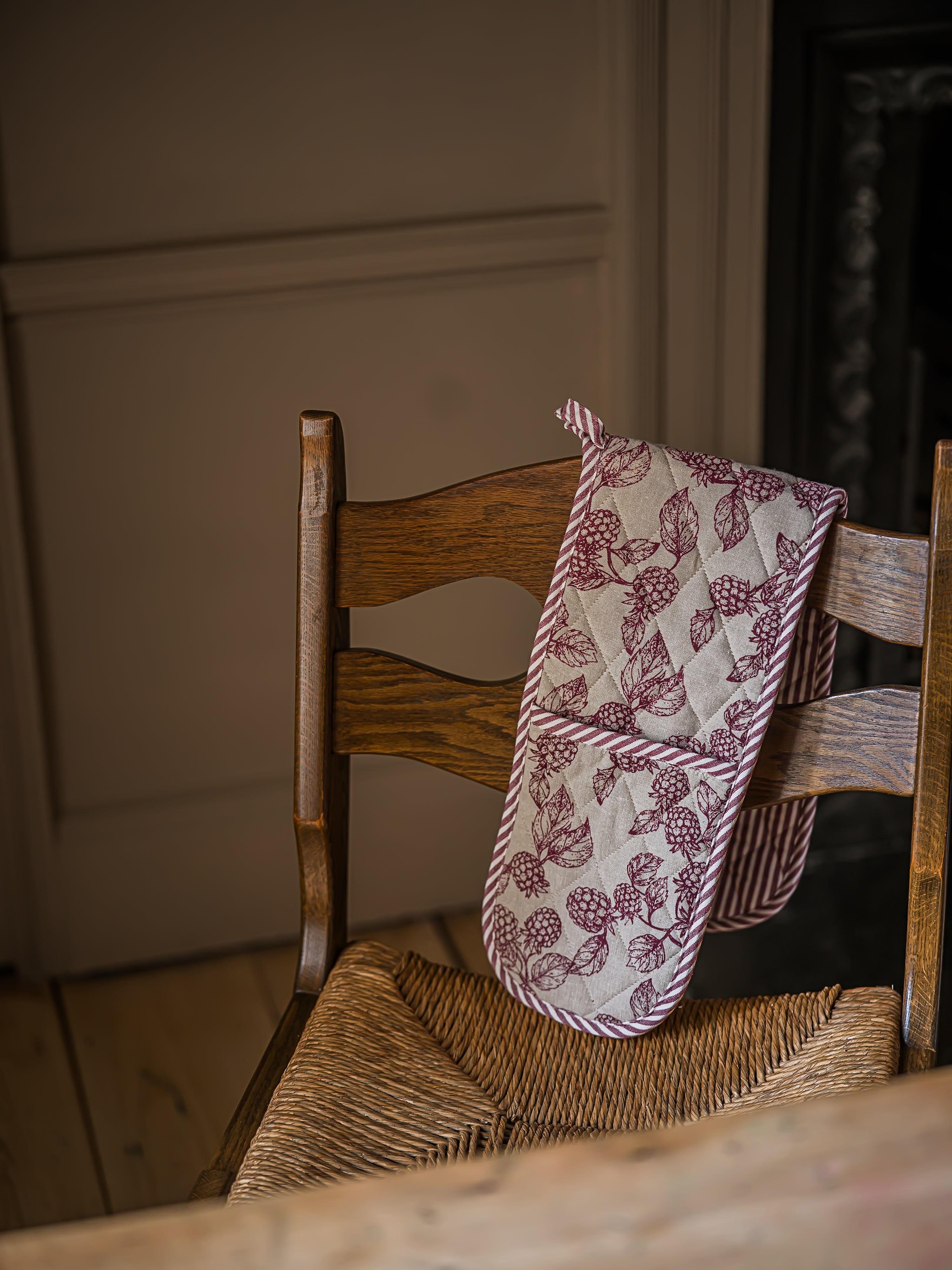 Hedgerow Berry Double Oven Glove | Berry