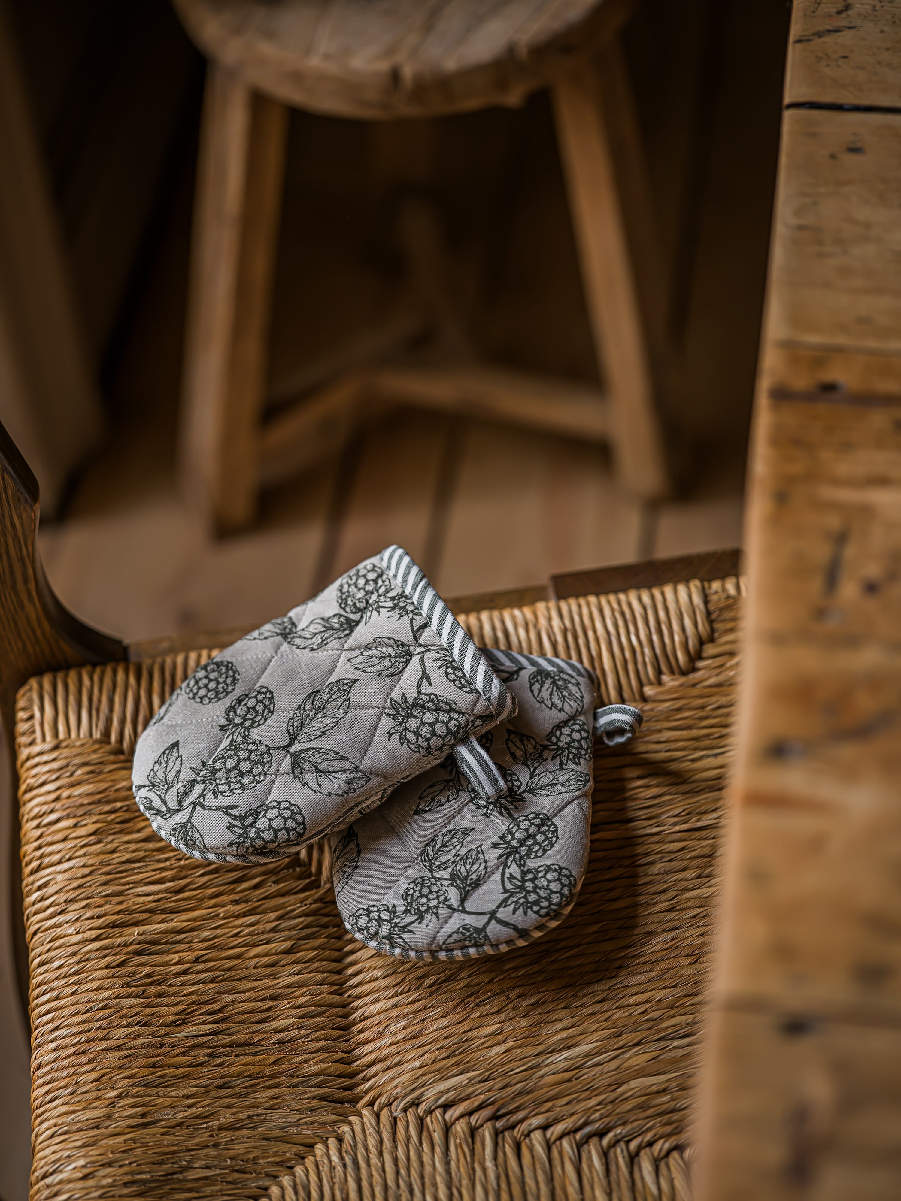 Hedgerow Berry Mini Mitt | Set of 2 Green