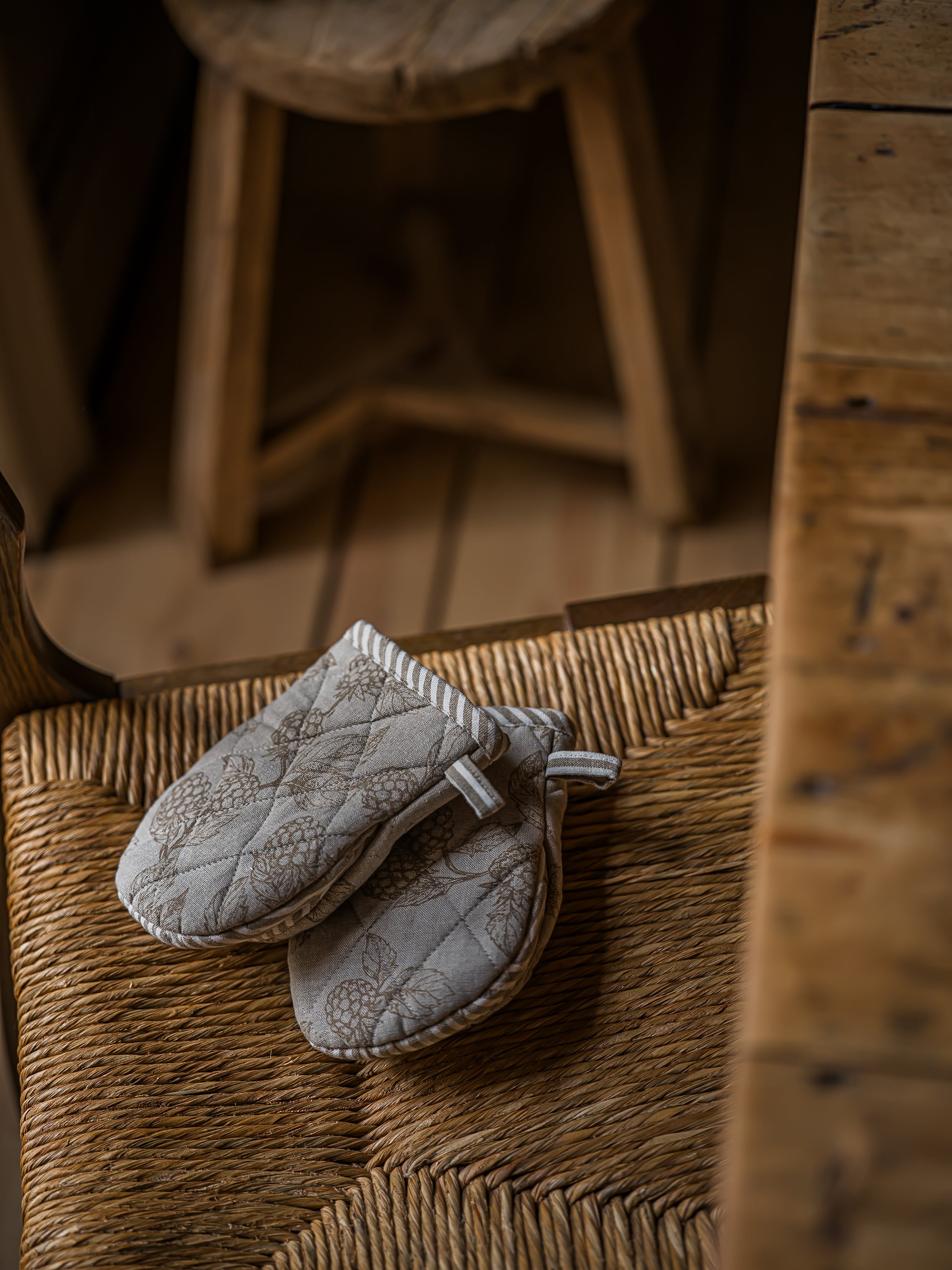 Hedgerow Berry Mini Mitt | Set of 2 |Taupe