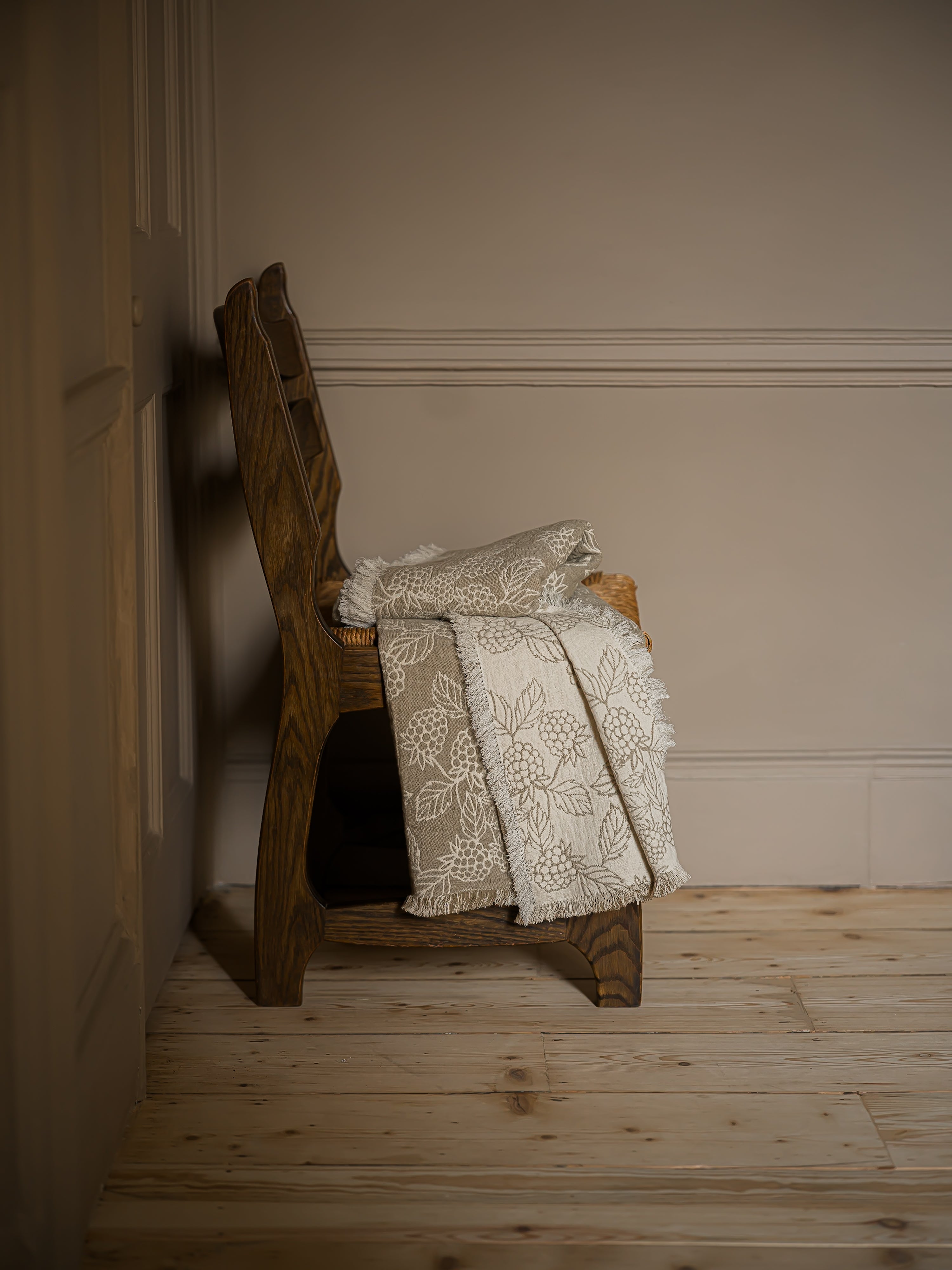 Hedgerow Berry Jacquard Throw | Taupe