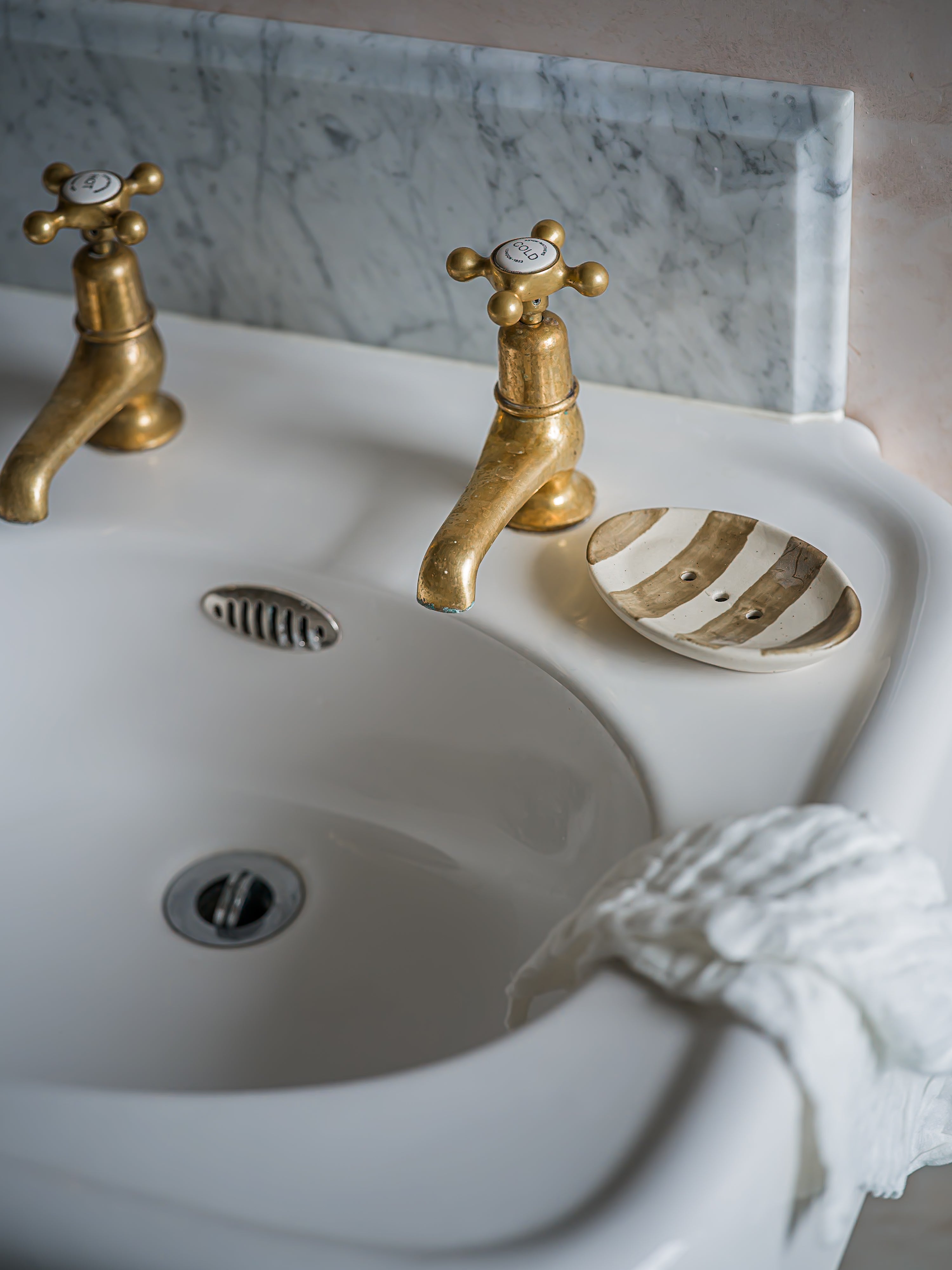 The Norfolk Collection | Boardwalk Washed Stripe Soap Dish | Bracken