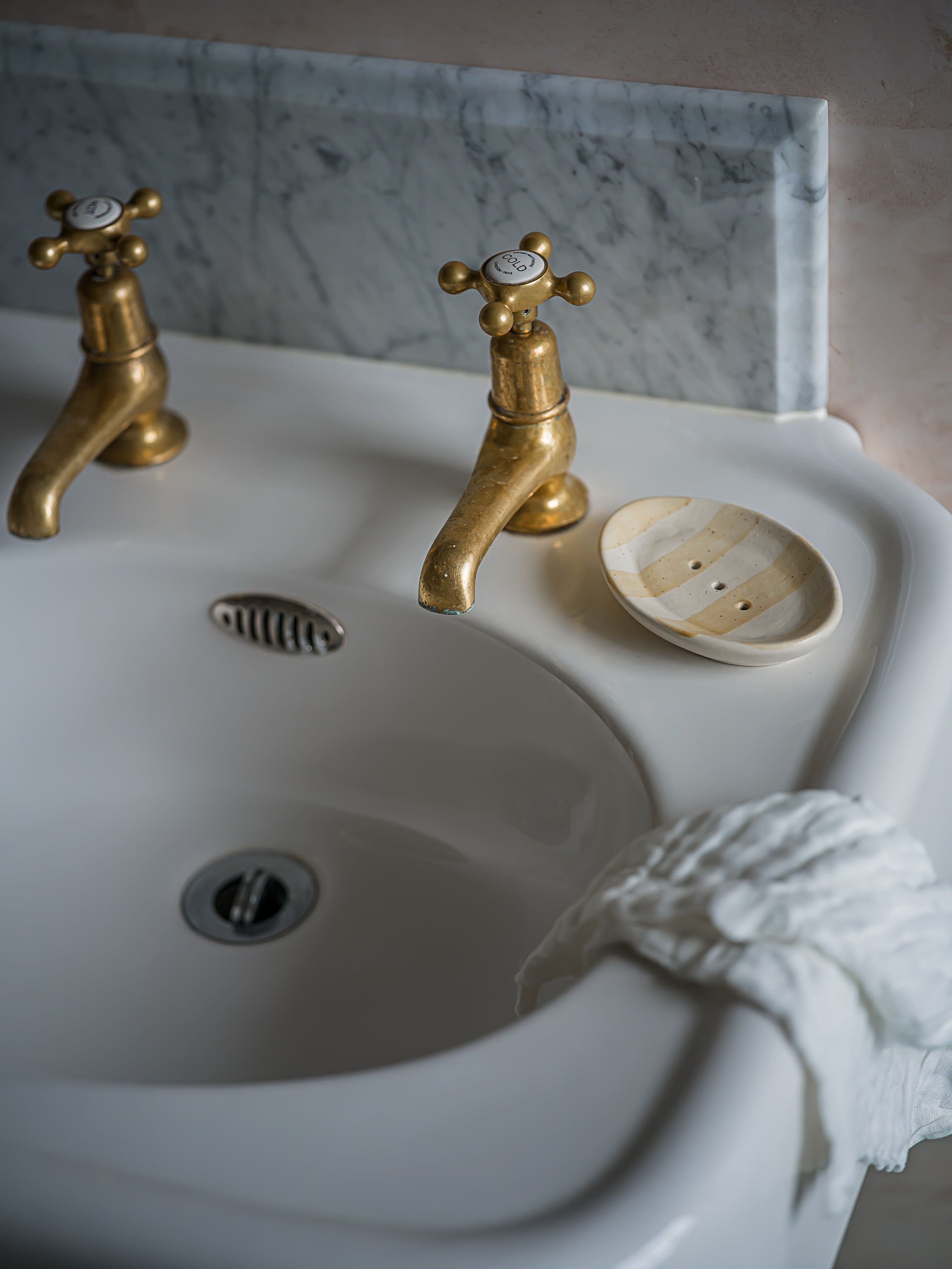 The Norfolk Collection | Boardwalk Washed Stripe Soap Dish | Drift Sand