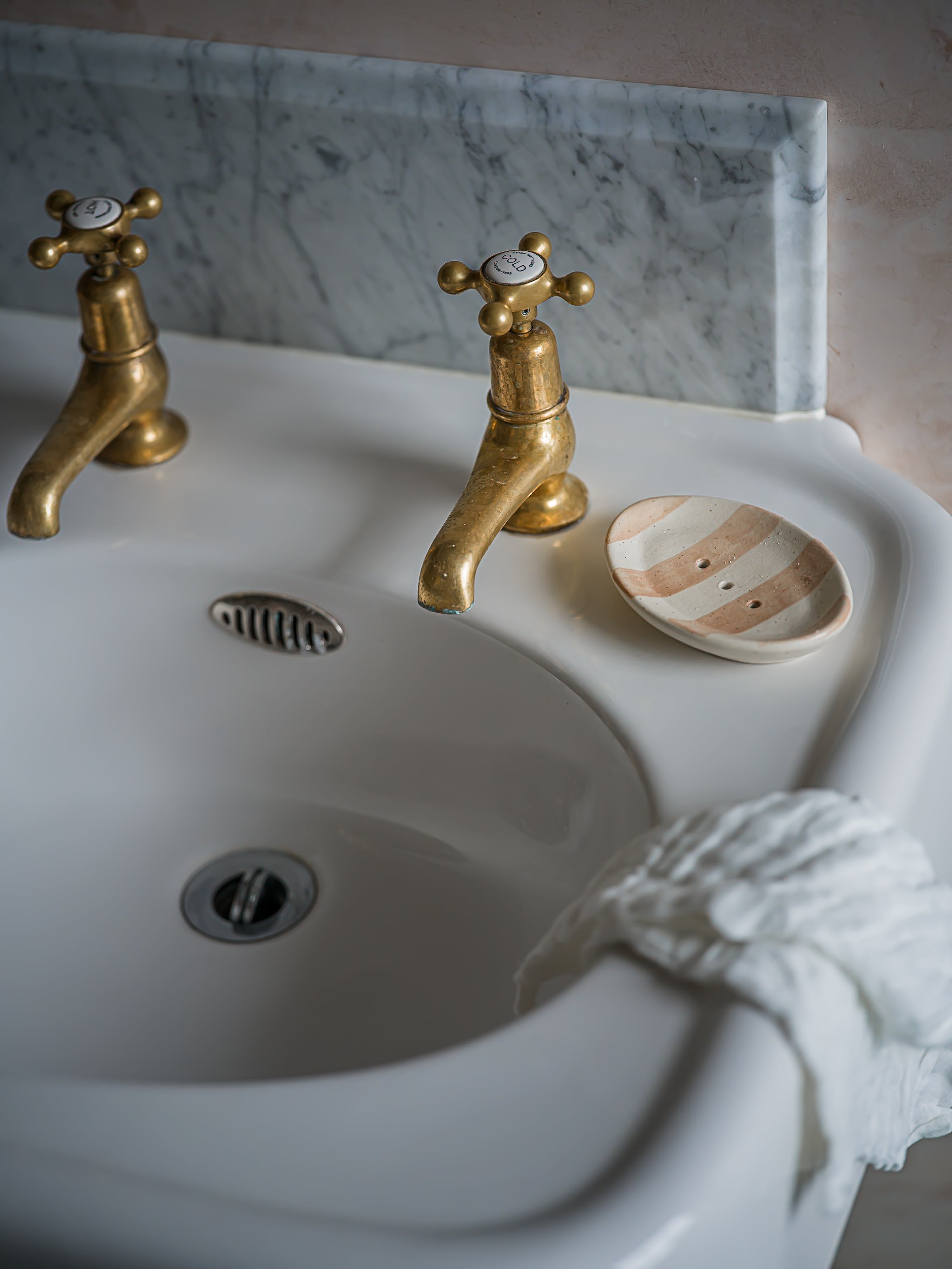The Norfolk Collection | Boardwalk Washed Stripe Soap Dish - Norfolk Clay