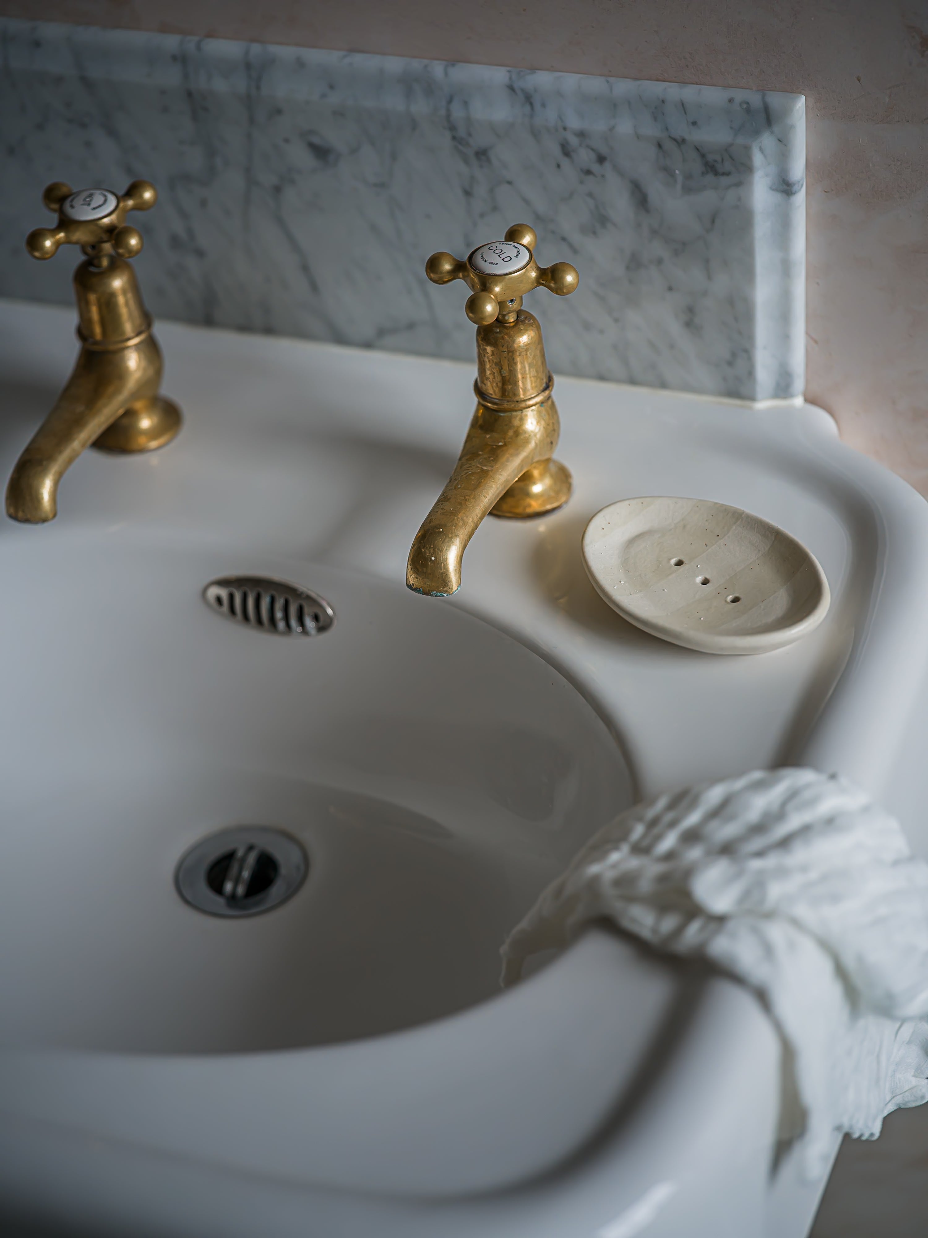 The Norfolk Collection | Boardwalk Washed Stripe Soap Dish | Weathered Oat