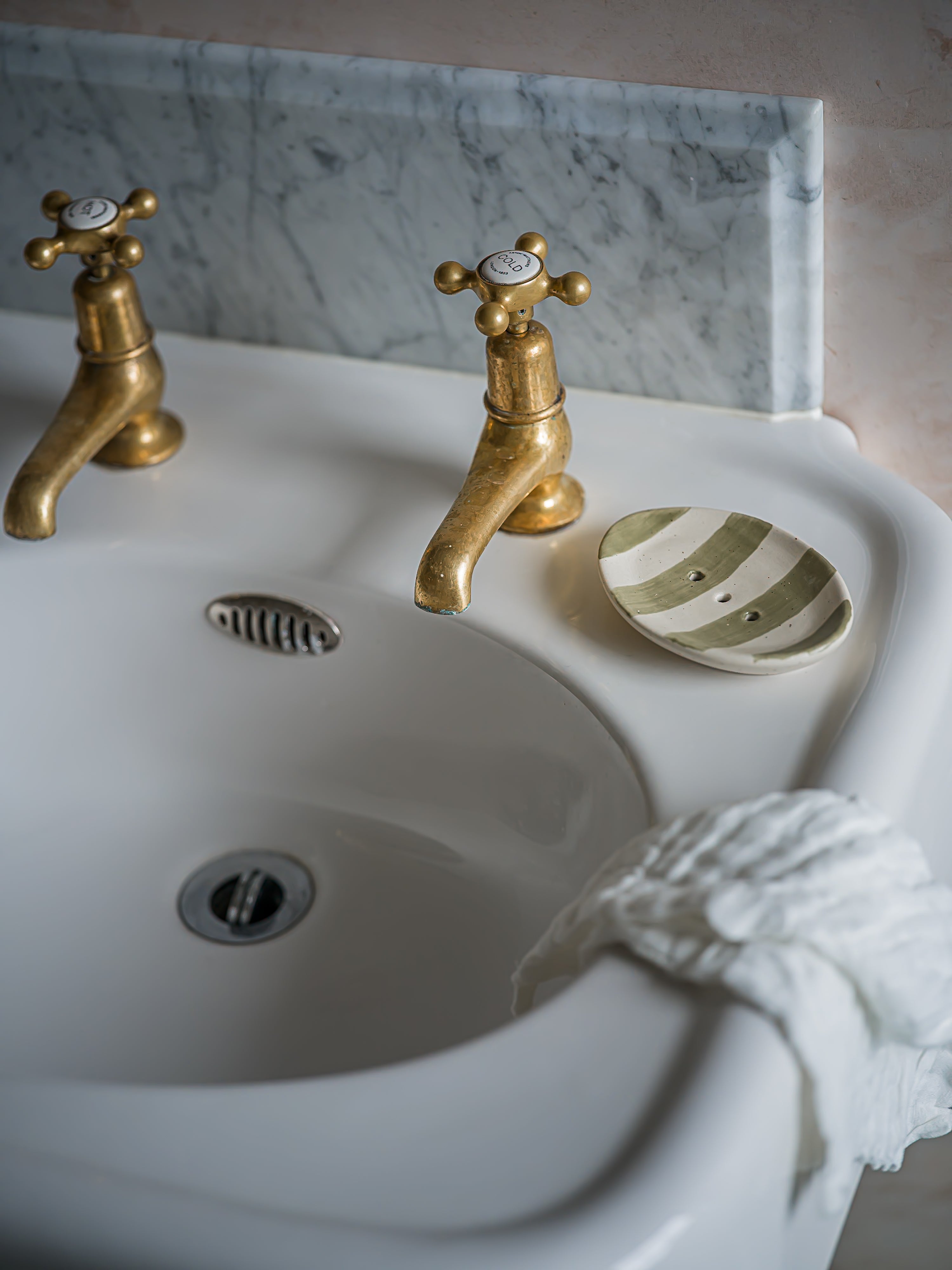 The Norfolk Collection | Boardwalk Washed Stripe Soap Dish | Fen Moss