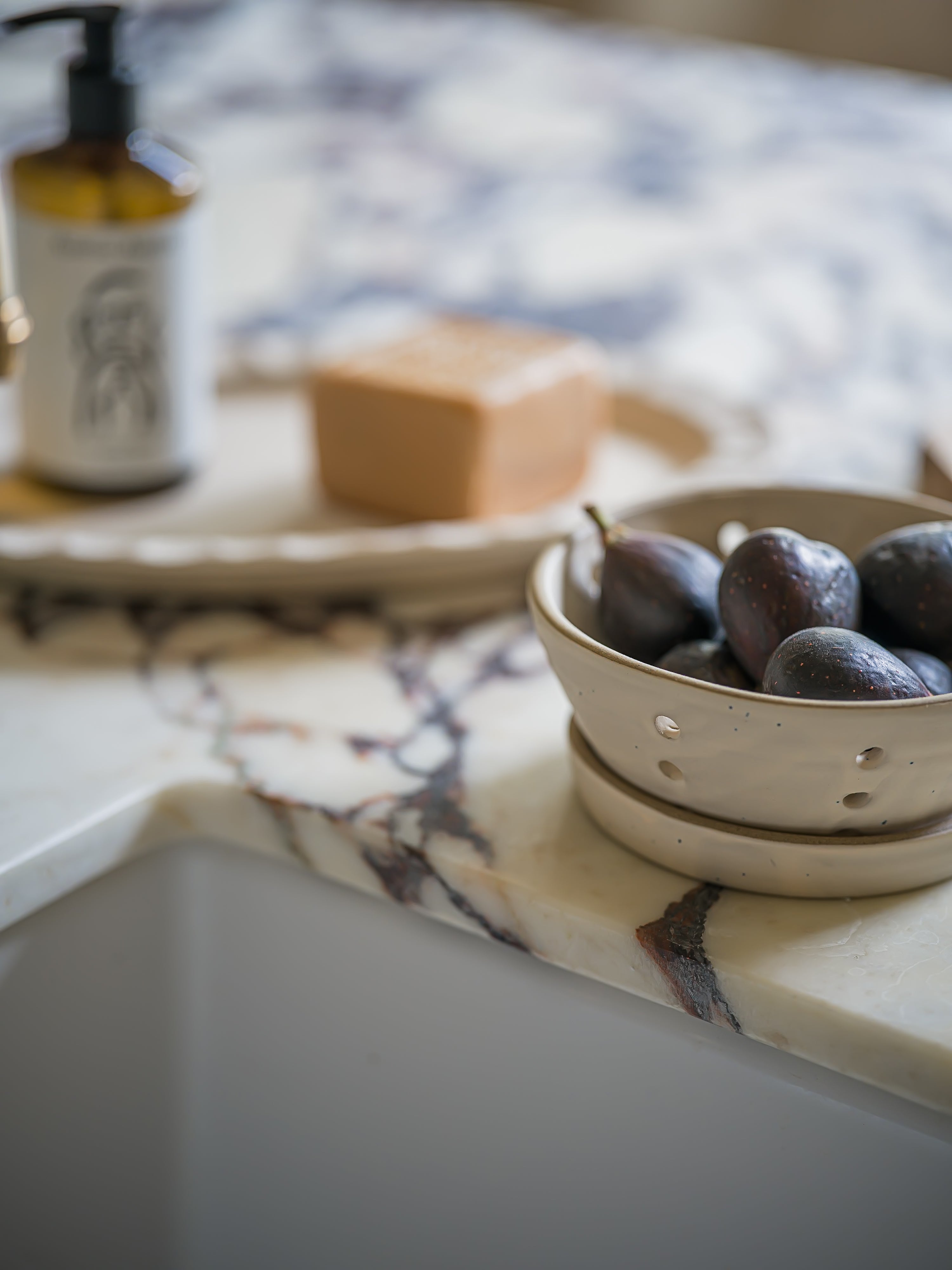 The Norfolk Collection | The Norfolk Berry Bowl with Saucer-Weathered Oat