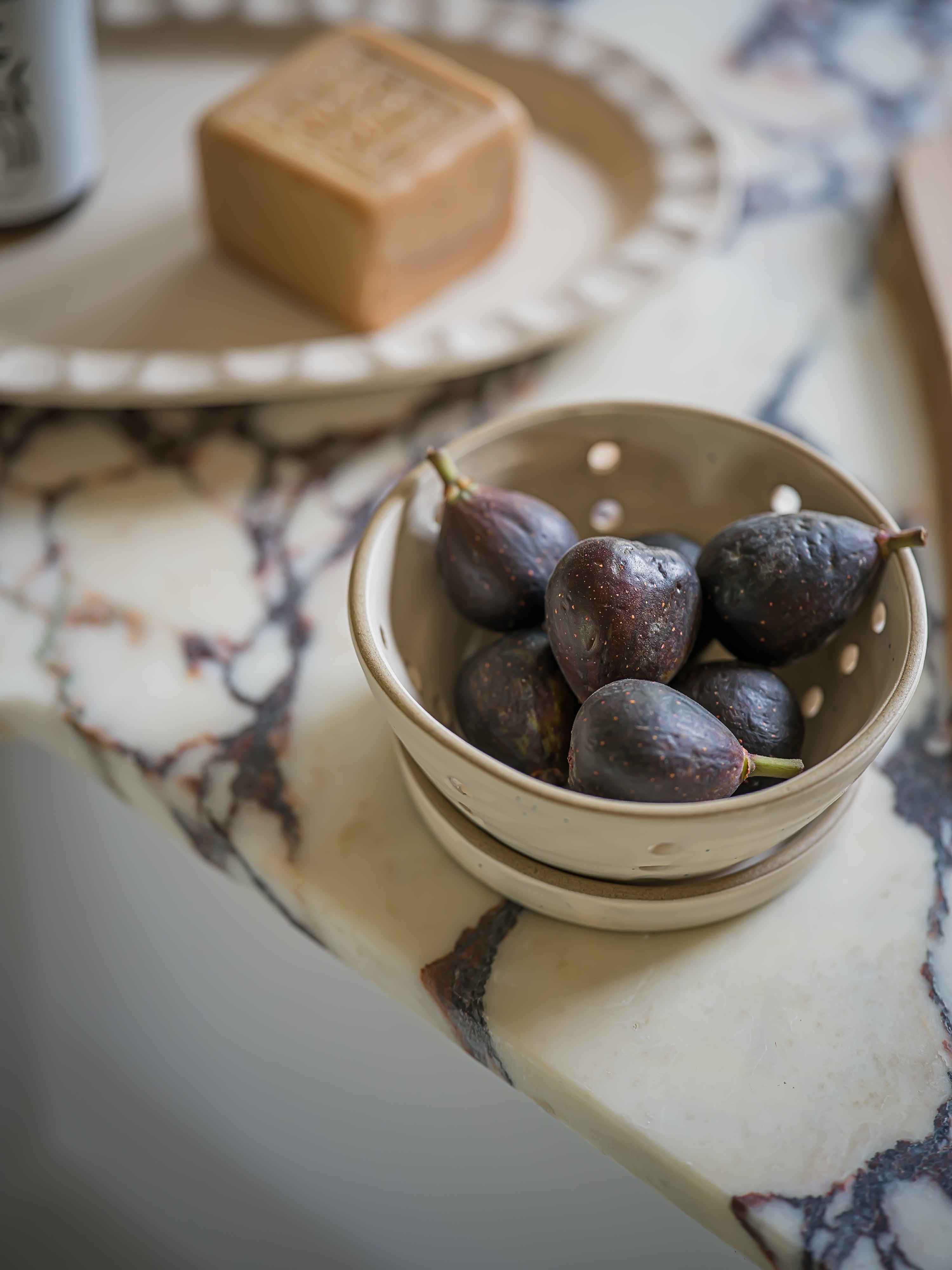 The Norfolk Collection | The Norfolk Berry Bowl with Saucer-Weathered Oat