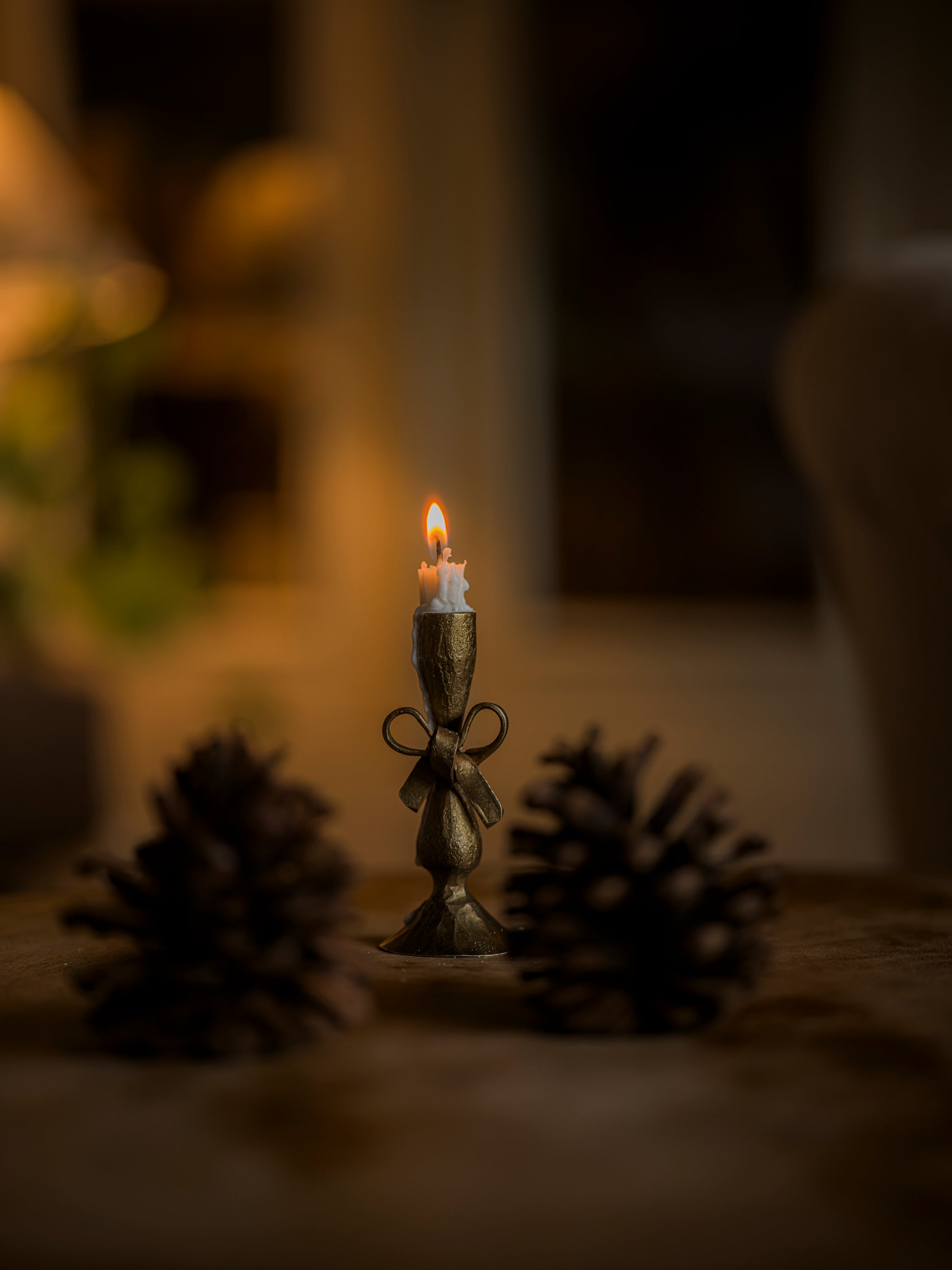 Antique Brass Finish Bow Candle Holder with 6 candles