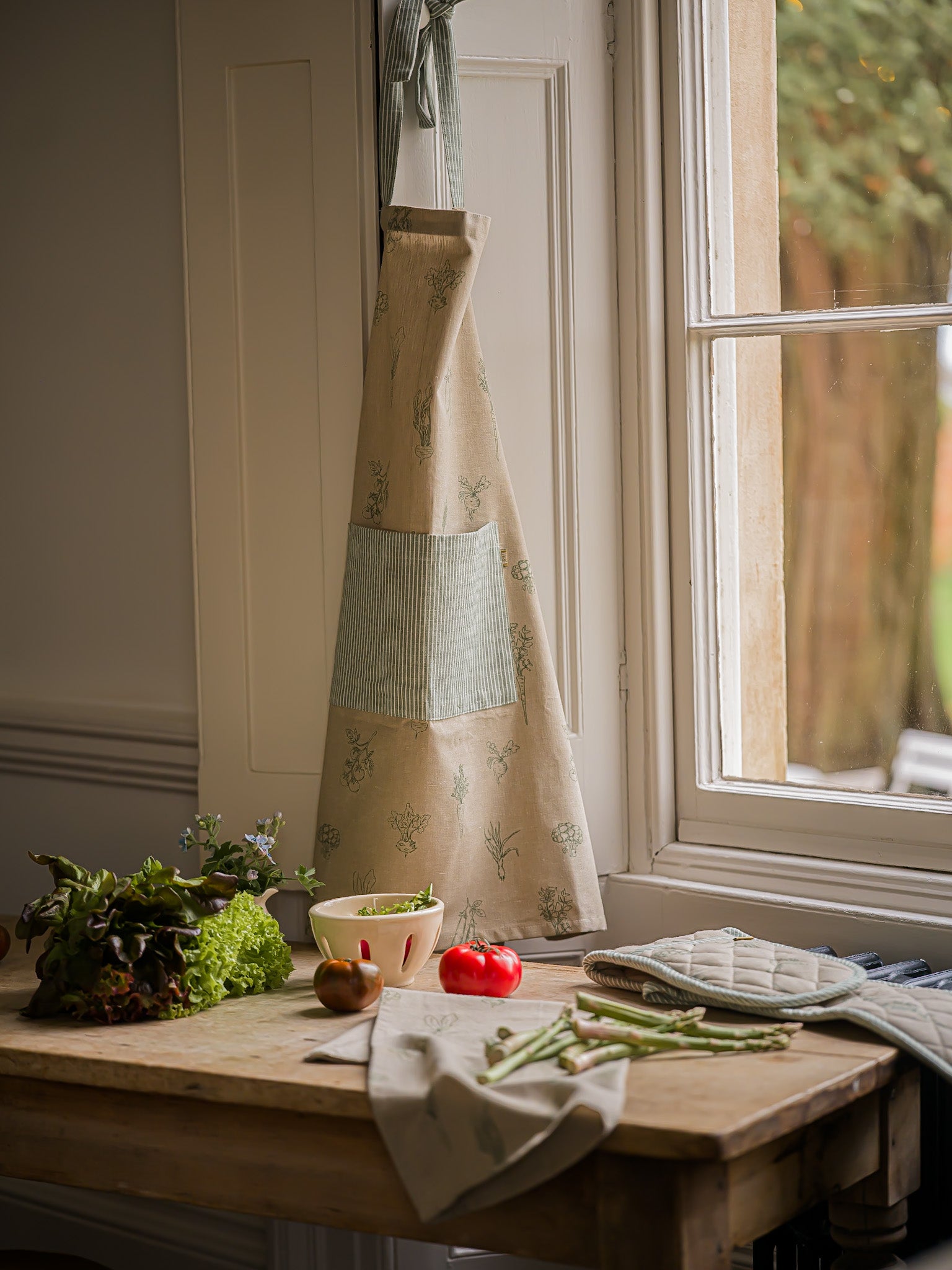 The Vegetable Patch Oven Glove | Carrot