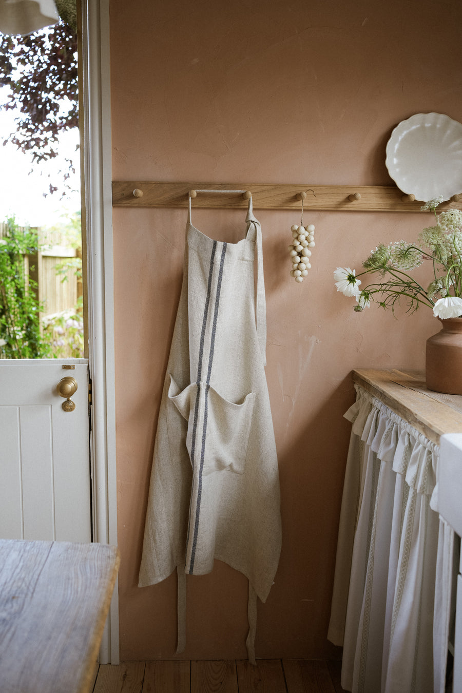 The Timeless Linen Apron - Blue