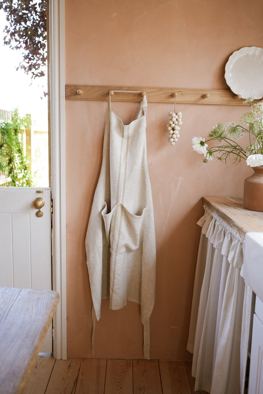 The Timeless Linen Apron - Antique Cream