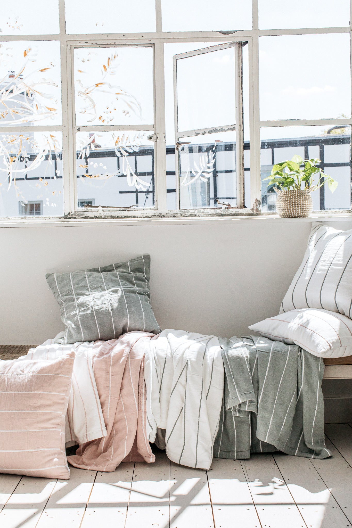 Isen Wide Stripe Throw