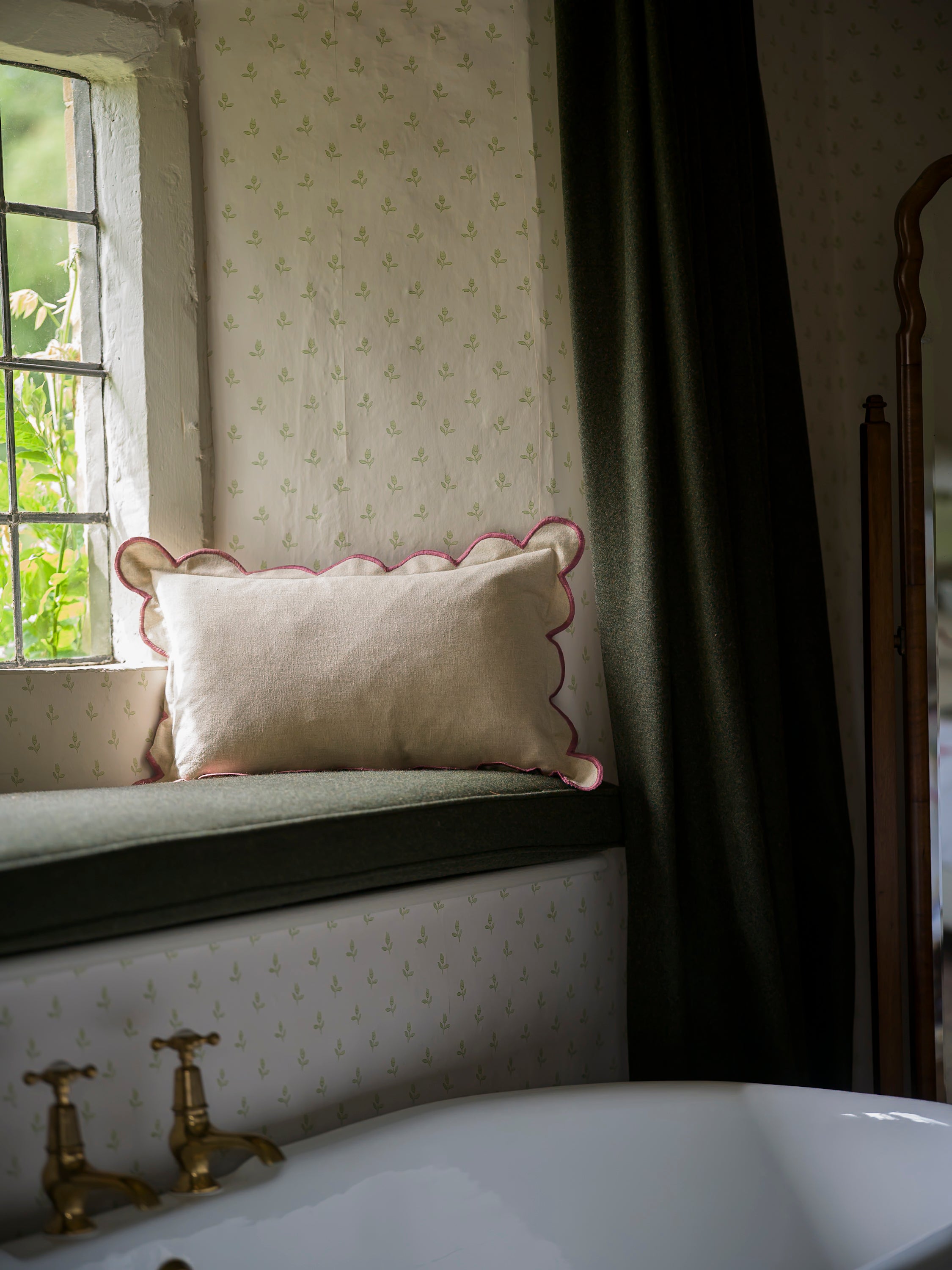 Scallop Cushion | Pomegranate