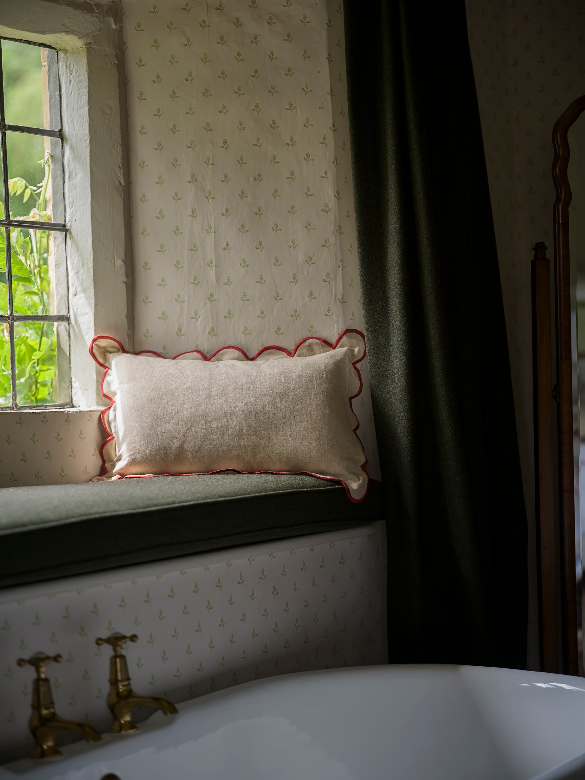 Scallop Cushion | Rust