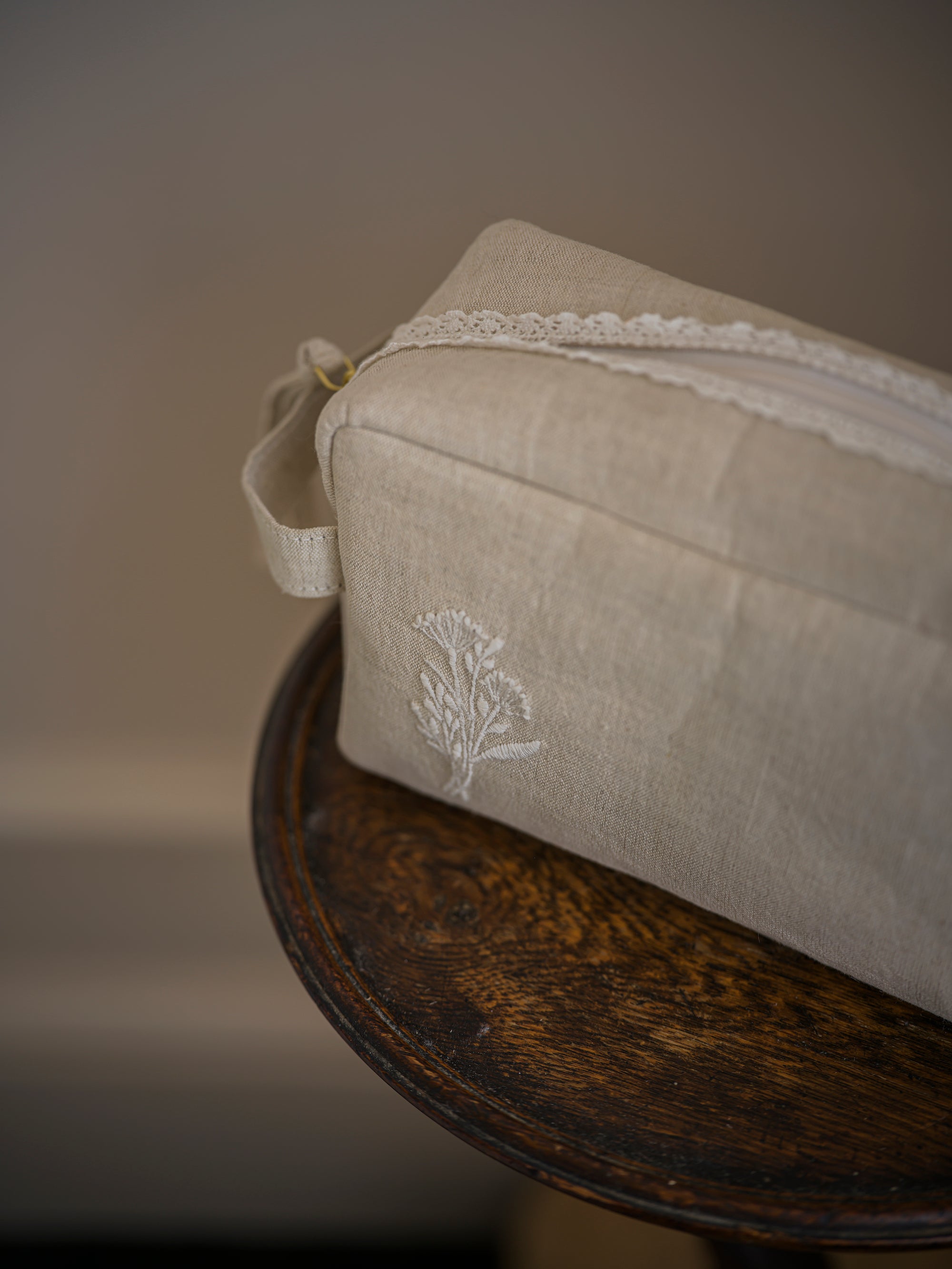 Linen & Lace Travel Bag with Handle