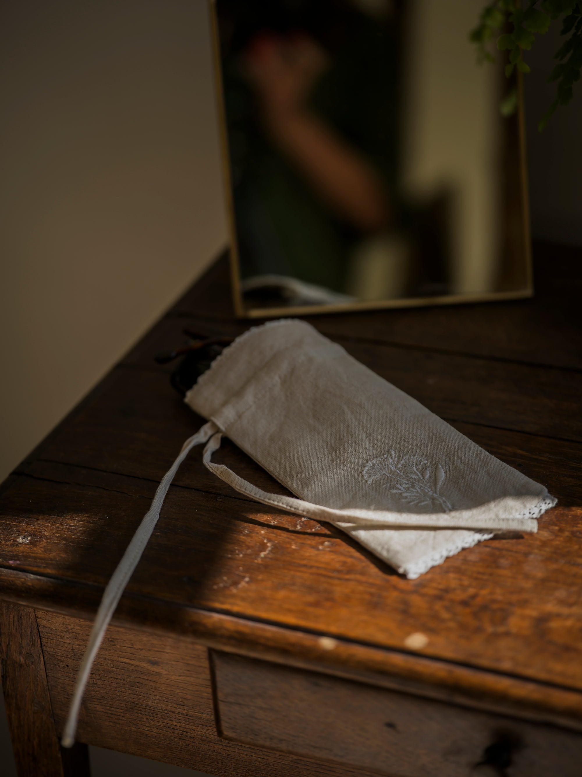 Linen Embroidered Glasses Case