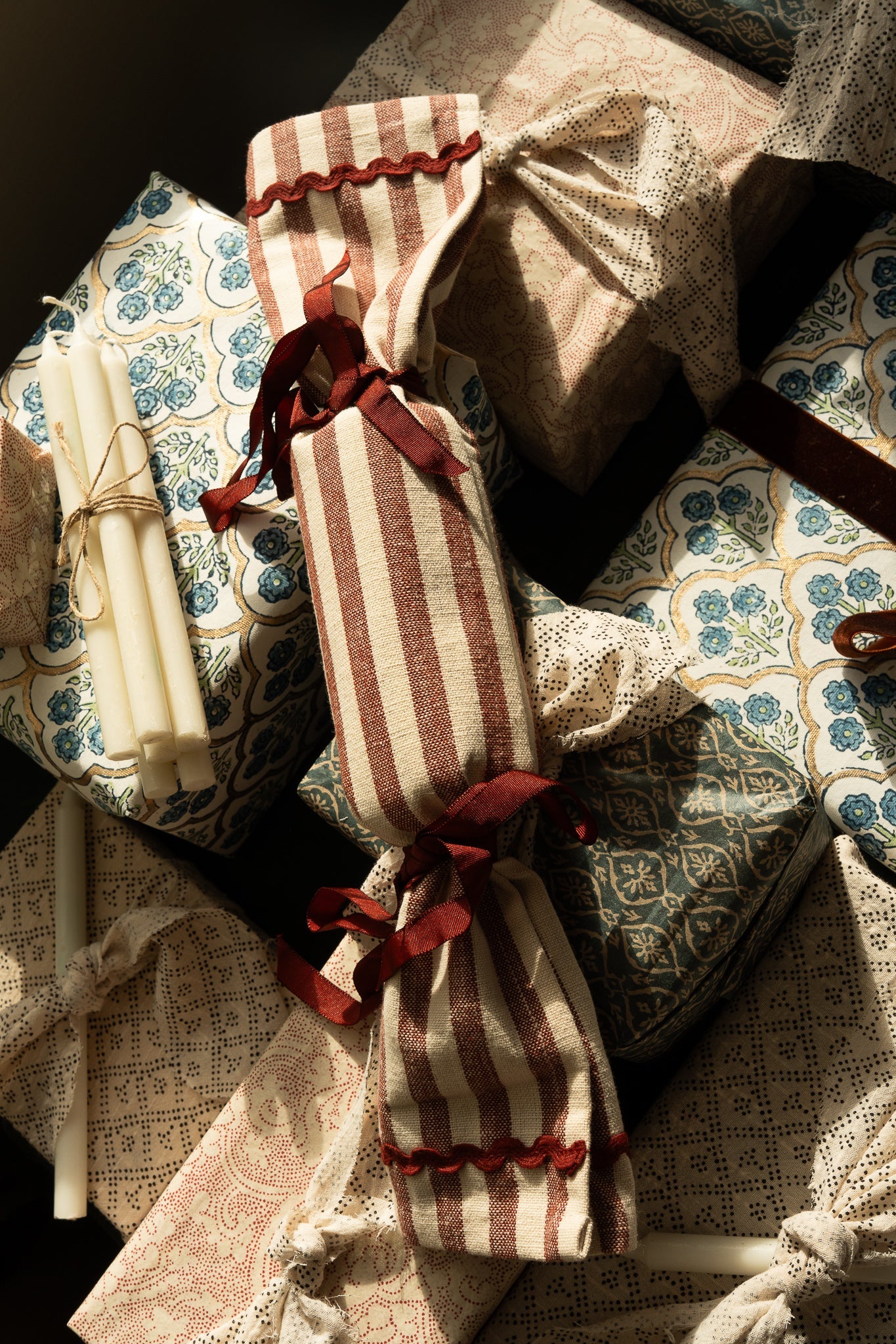 Refillable Christmas Crackers – Stripe in Winter Berry