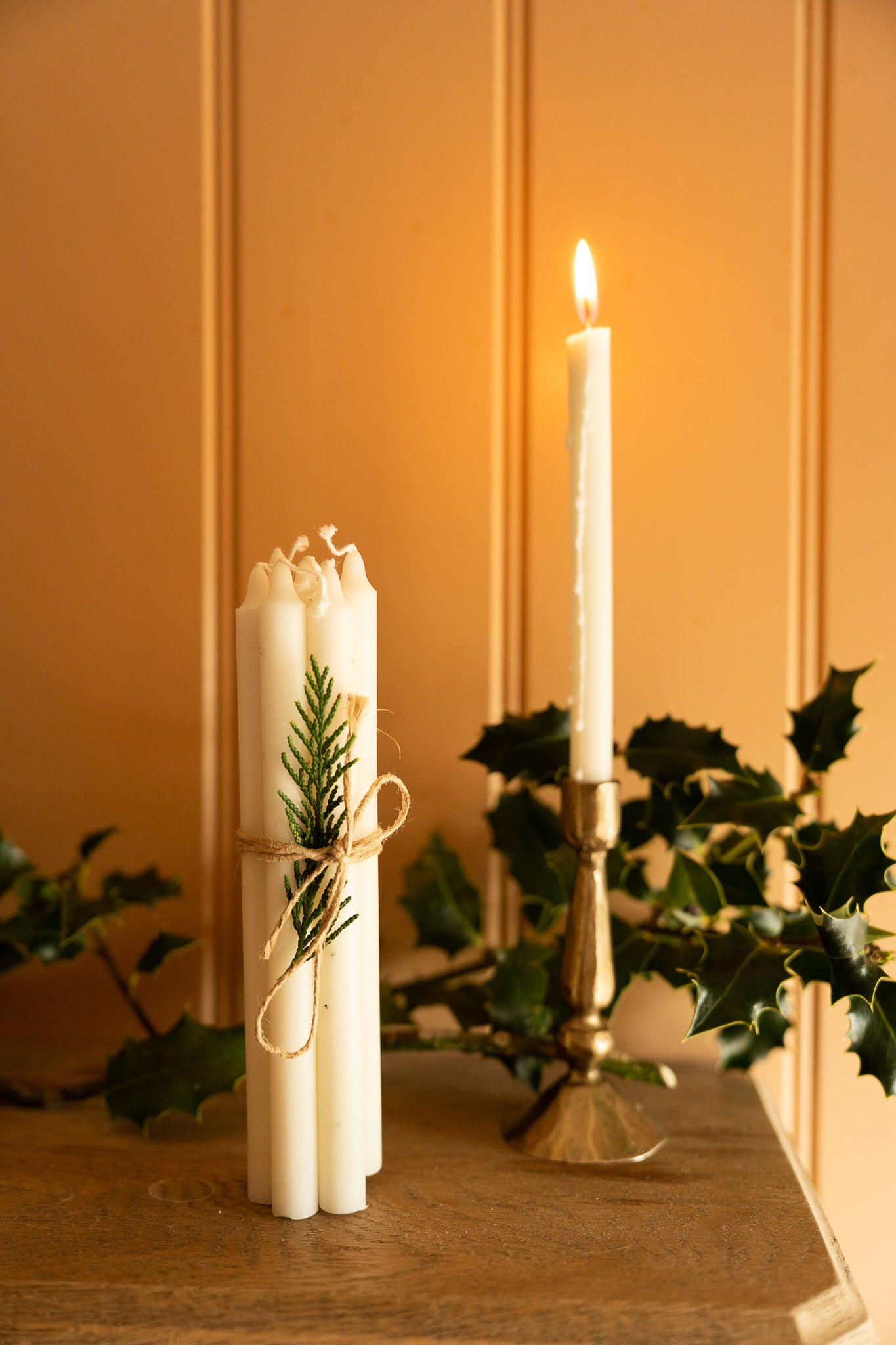 Small candle holder with a set of candles