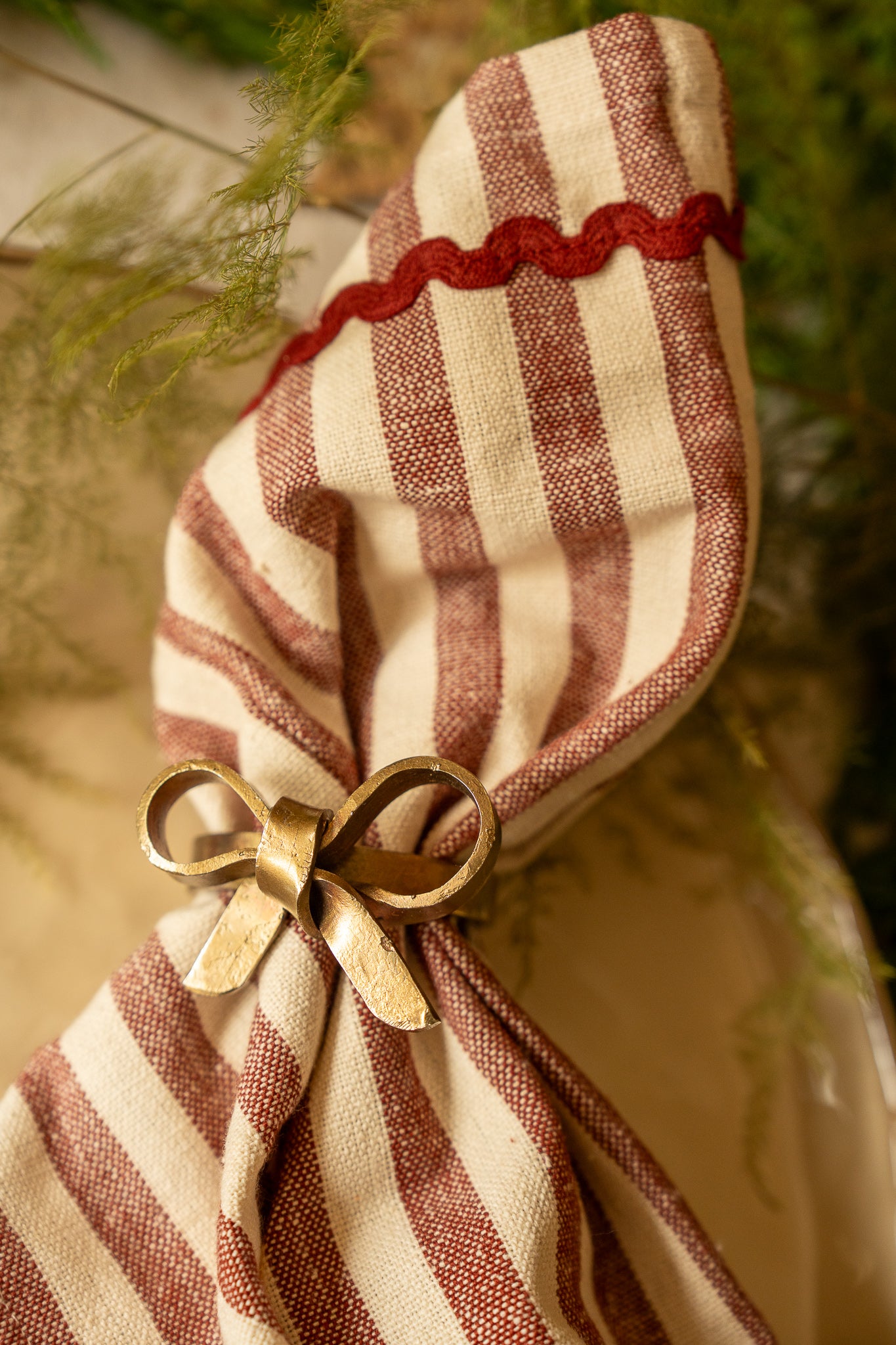 Antique Brass Bow Napkin Ring | Single