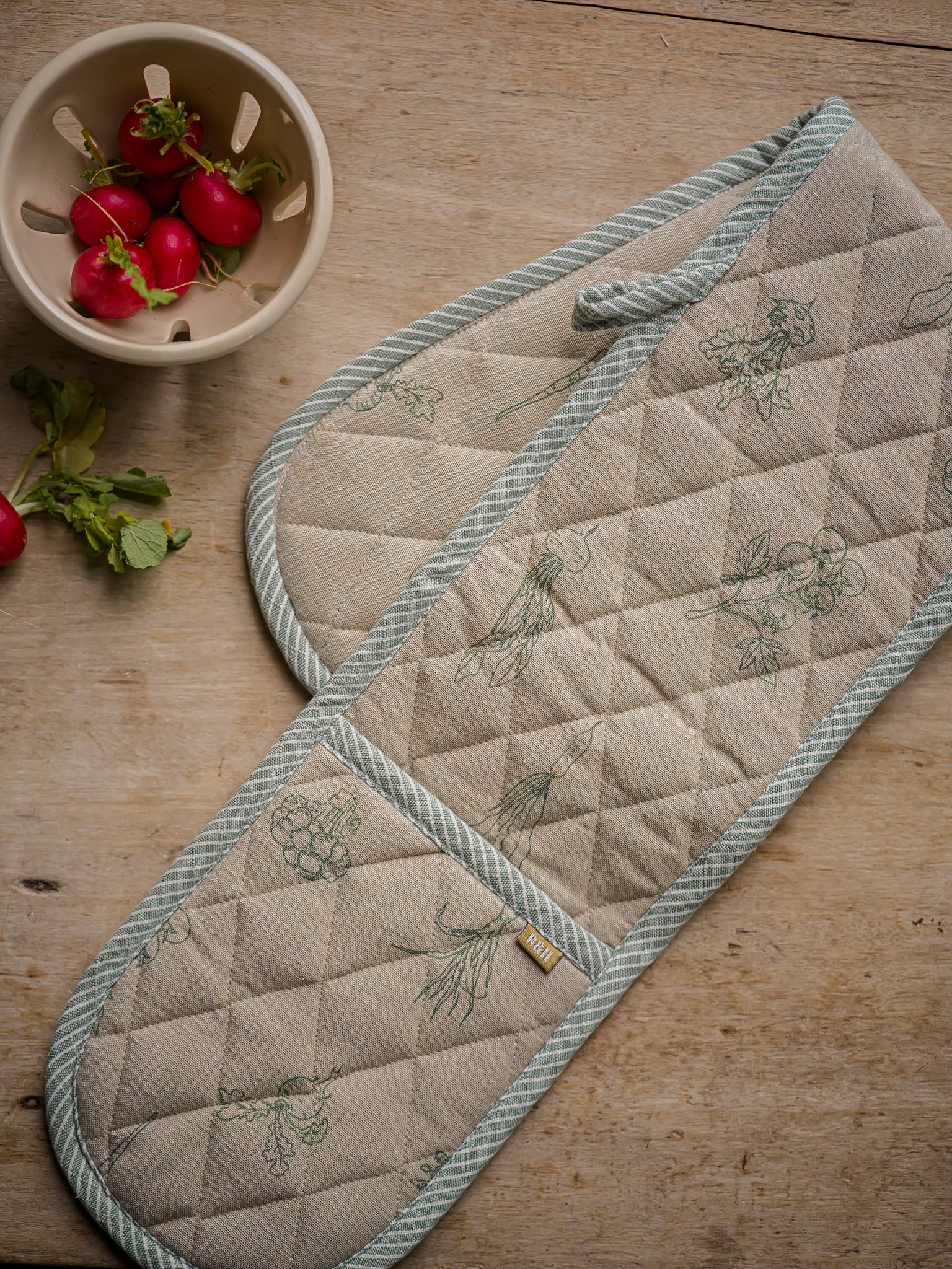 The Vegetable Patch Oven Glove | Pea Green