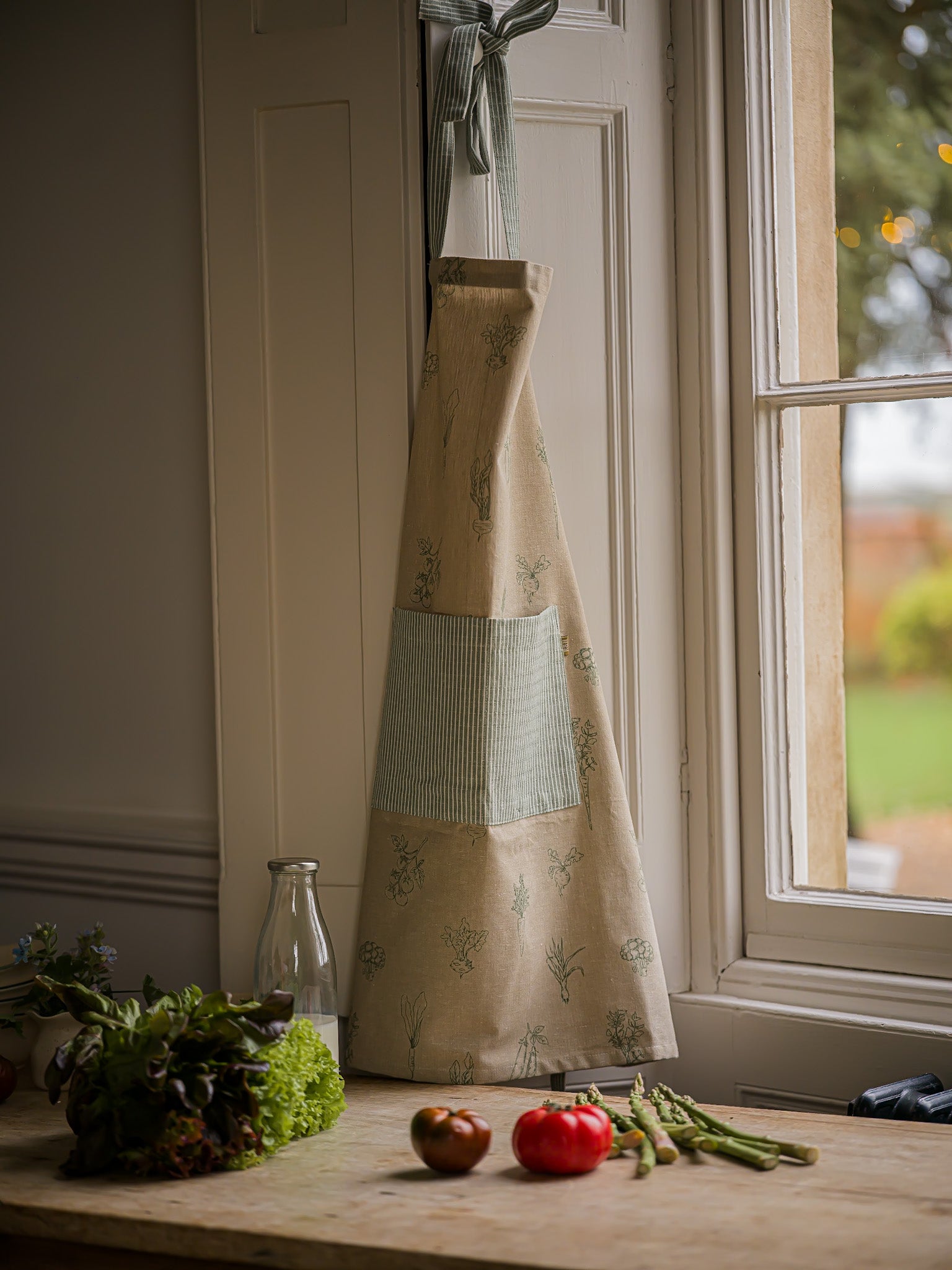 The Vegetable Patch Apron | Pea Green