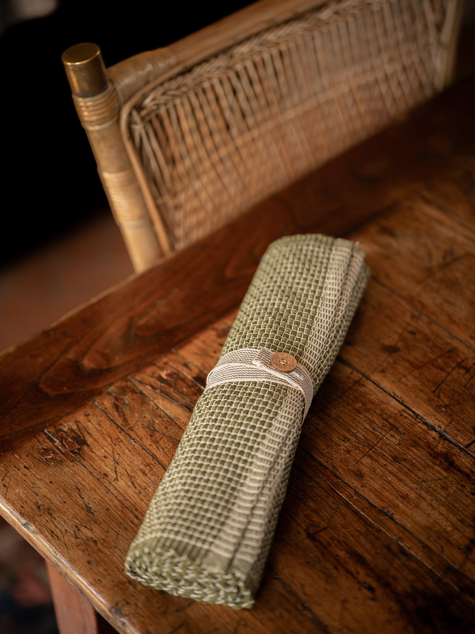 Luxury Woven Tablerunner | Olive